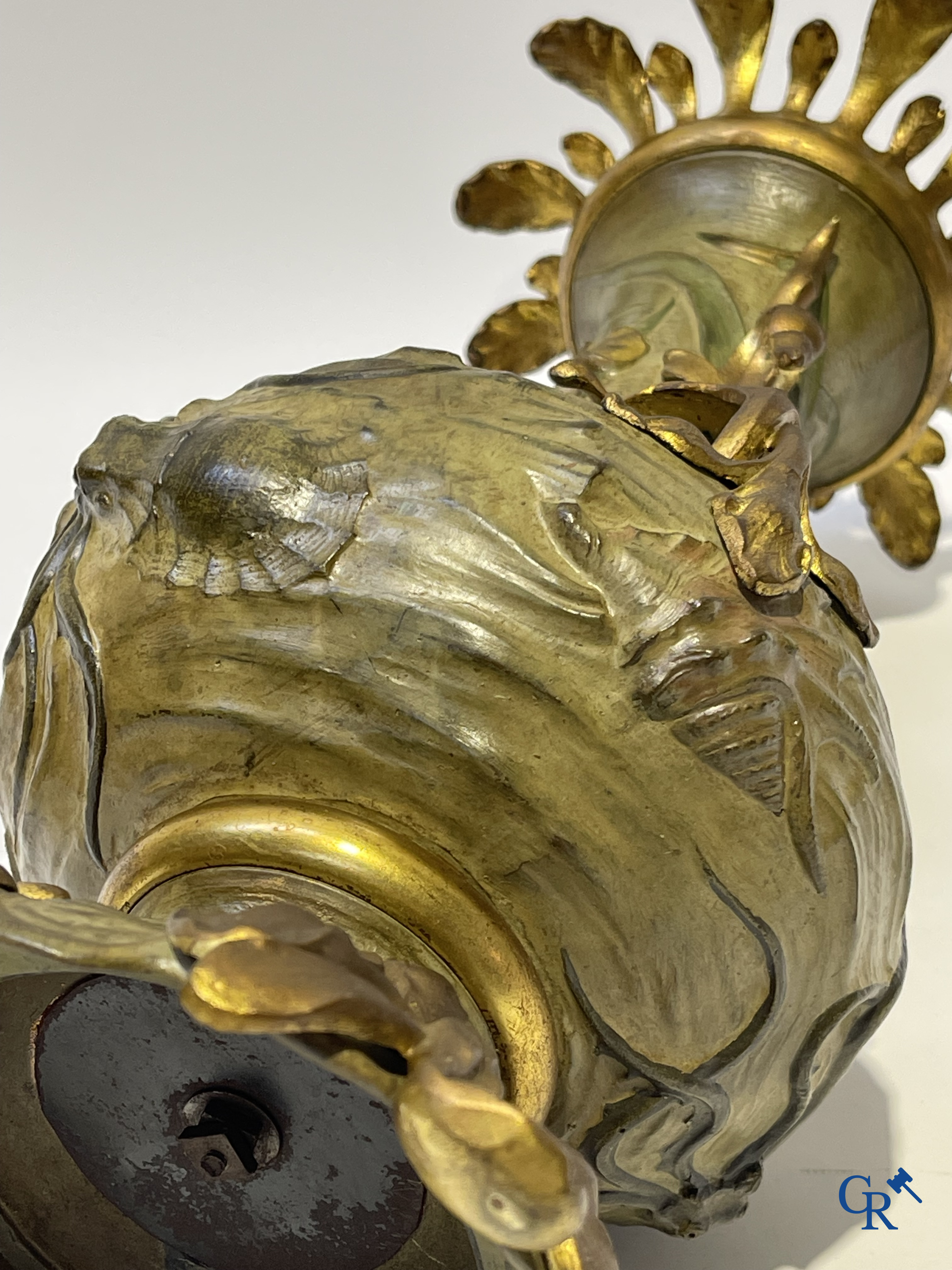 Art Nouveau, een uitzonderlijk 3-delig koud beschilderde bronzen schouwgarnituur met zeedieren. Circa 1900.