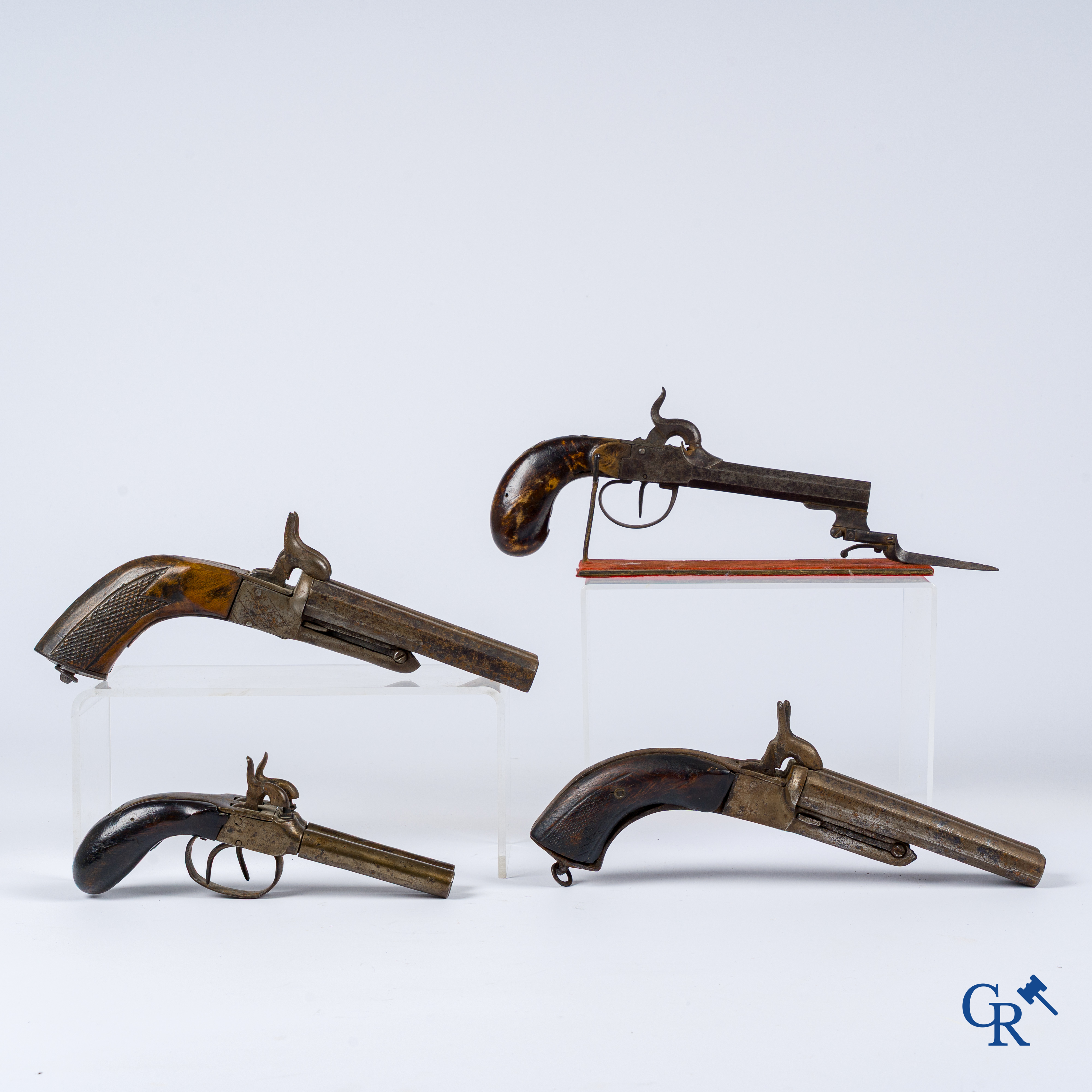 A lot of 4 antique percussion pistols. Early 19th century.