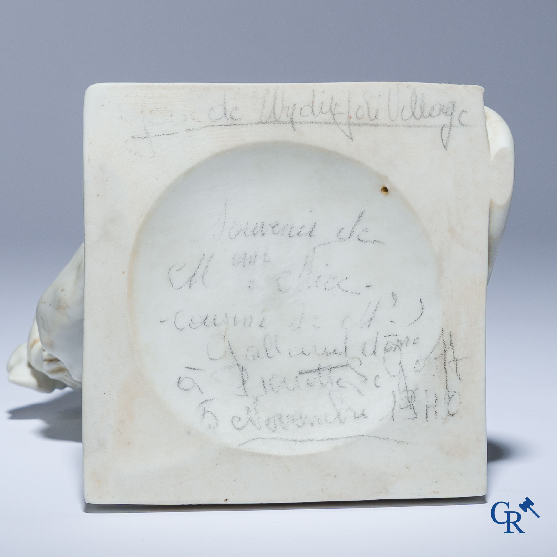 Jean-Baptiste Carpeaux (1827-1875) S.A. Le Prince impérial et le chien Néro, in Sèvres biscuit. Gesigneerd Carpeaux.