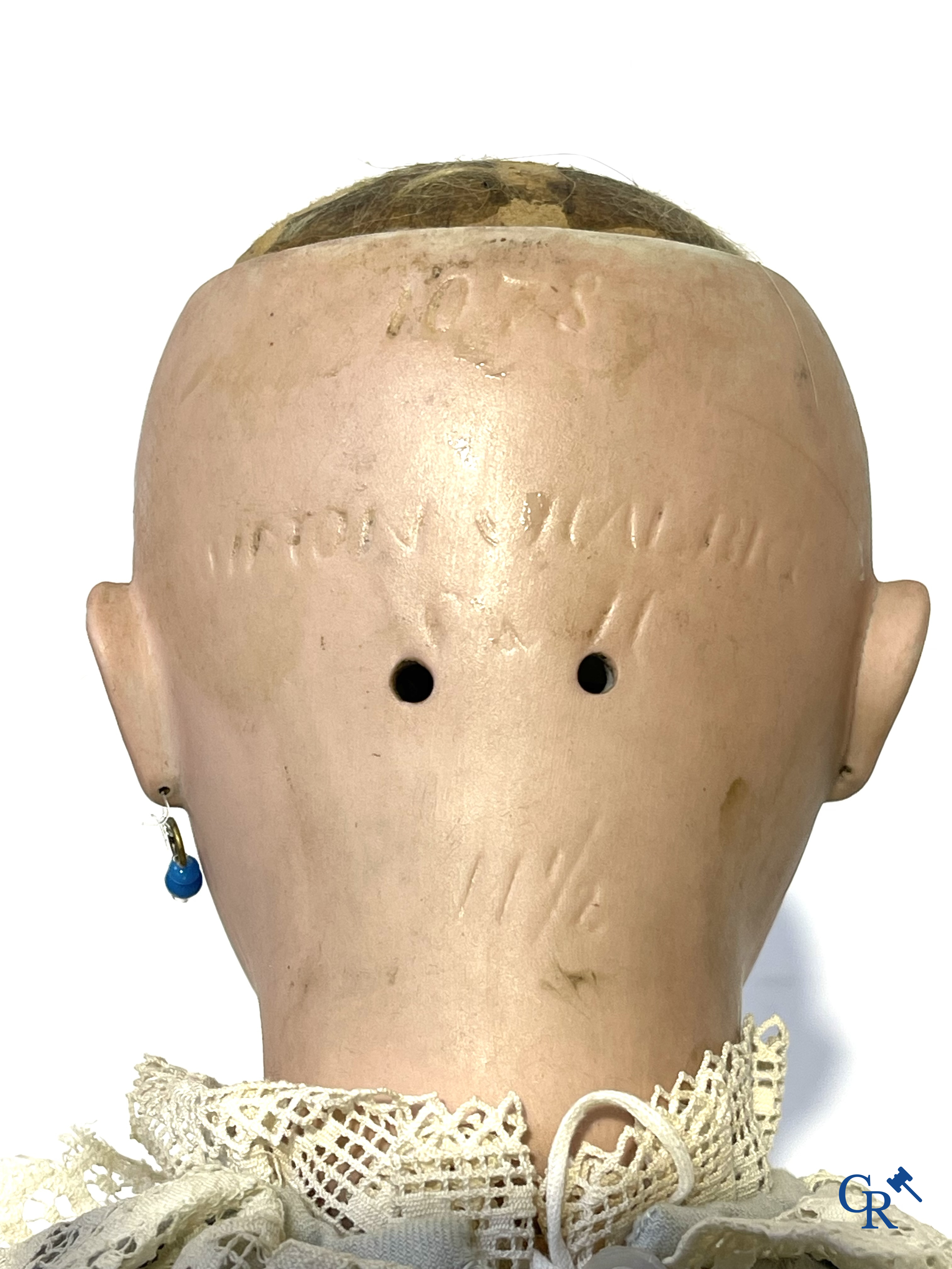 Old toys, a lot of 4 antique dolls with porcelain head, doll attributes, clothes and others.