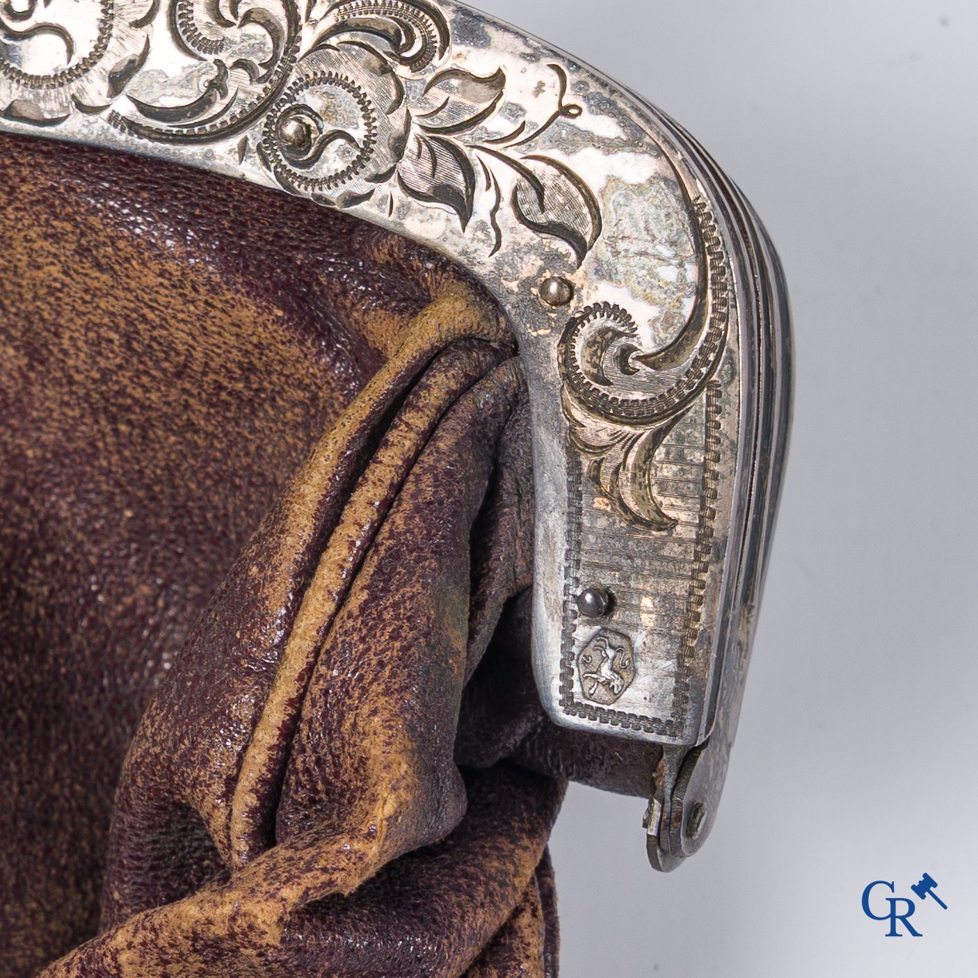 Divers lot antiquiteiten, inktpot Napoleon Bonaparte, zilver geldbeugel 18e eeuw, koffertje agaat, enz. 18e en 19e eeuw.