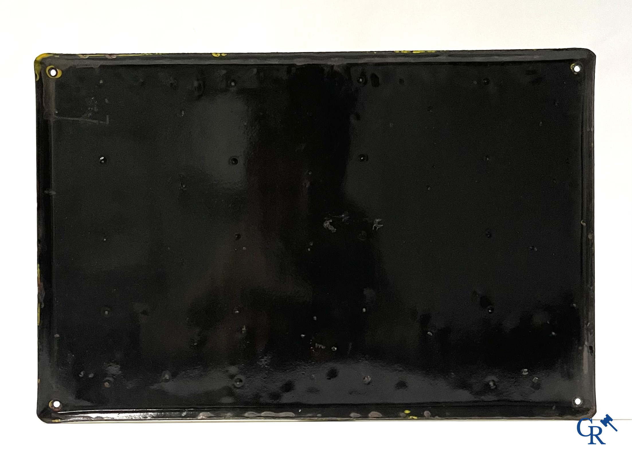 Emaille reclamebord voor de bieren van Omer Vanderghinste te Kortrijk. Bock-Triple-Stout. Emaillerie Koekelberg 1933.