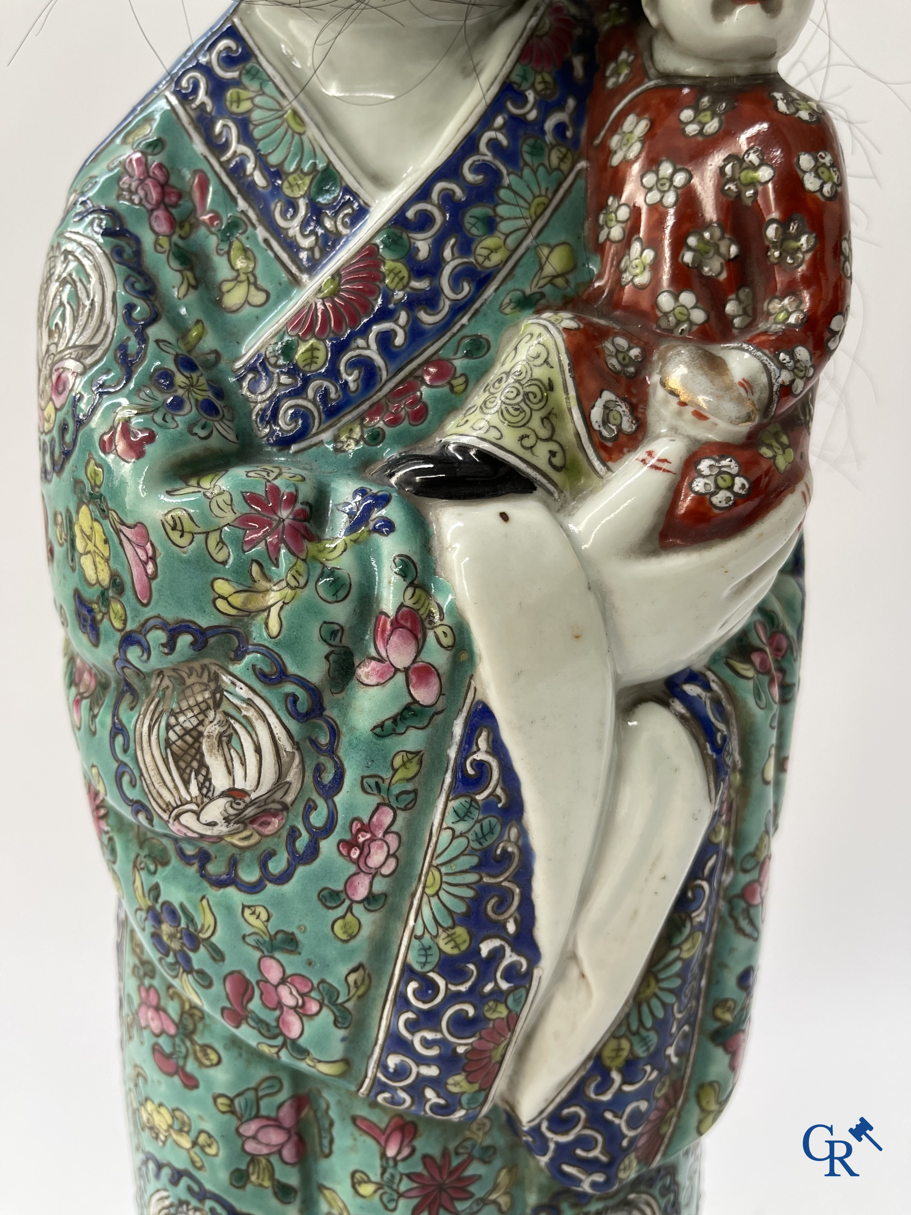 Art Asiatique, porcelaine chinoise. 3 figures d'immortels en porcelaine famille rose. 19ème siècle.