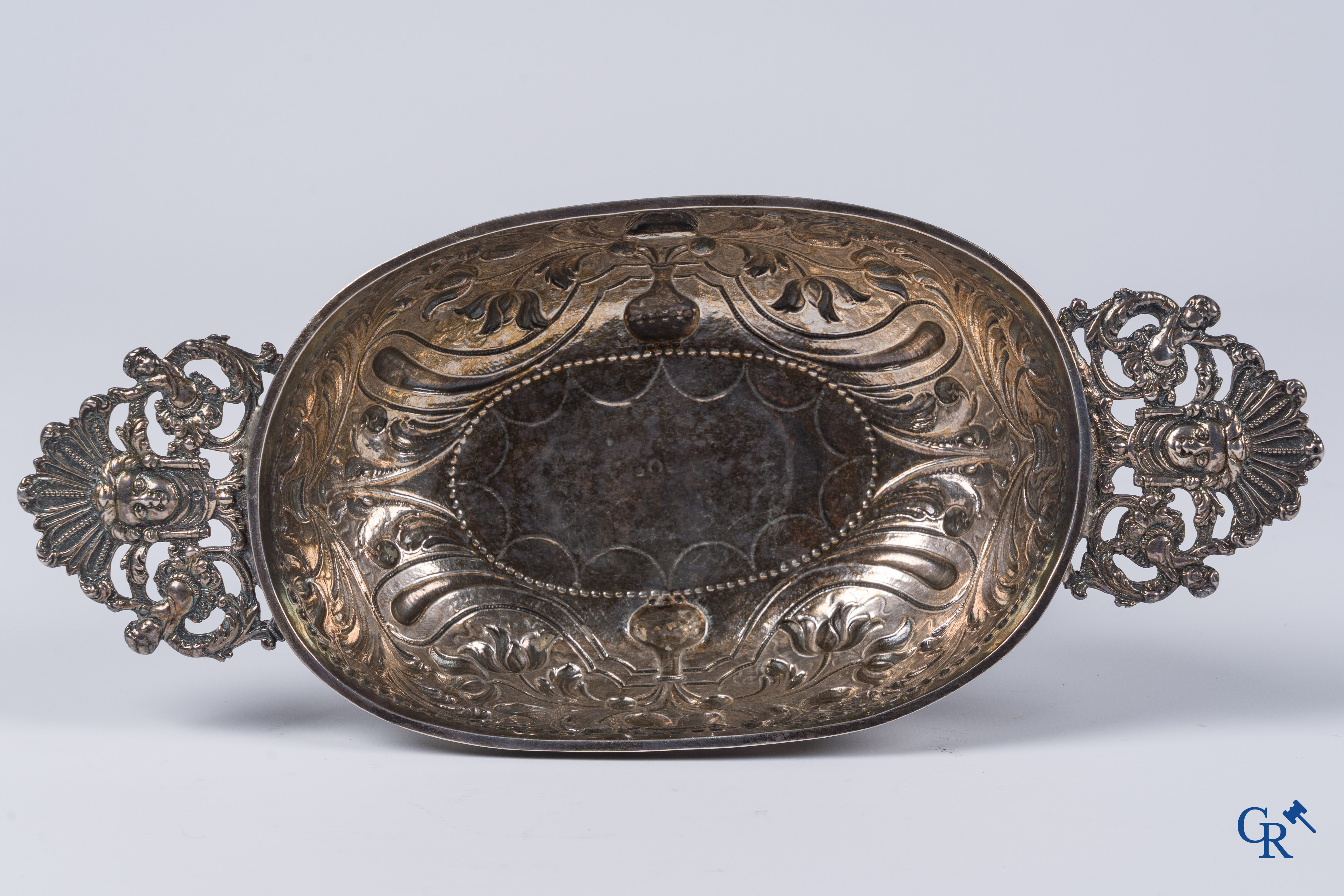 Silver brandy bowl. Dated 1742, various hallmarks. Weight: 233 gr.