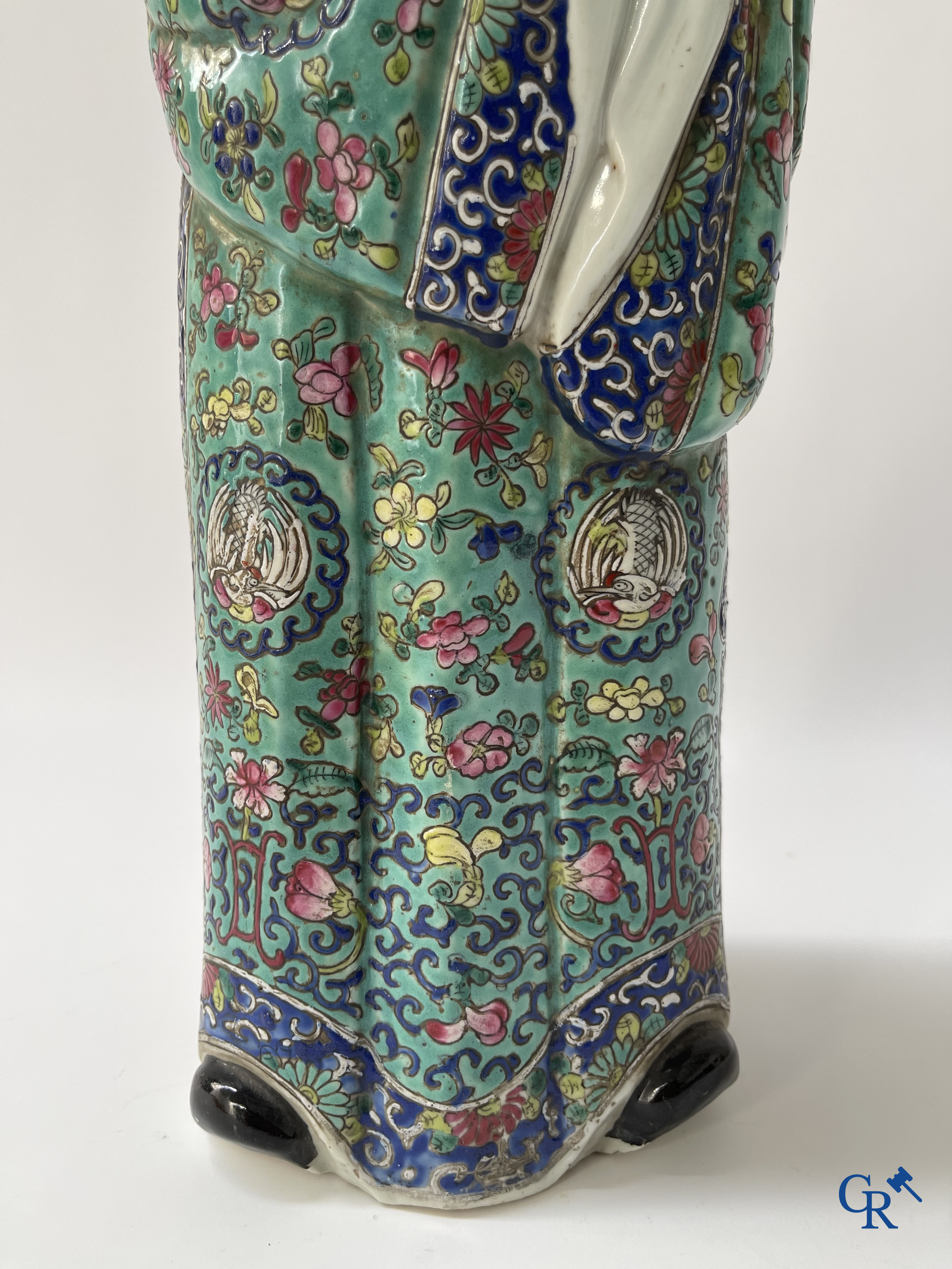 Art Asiatique, porcelaine chinoise. 3 figures d'immortels en porcelaine famille rose. 19ème siècle.