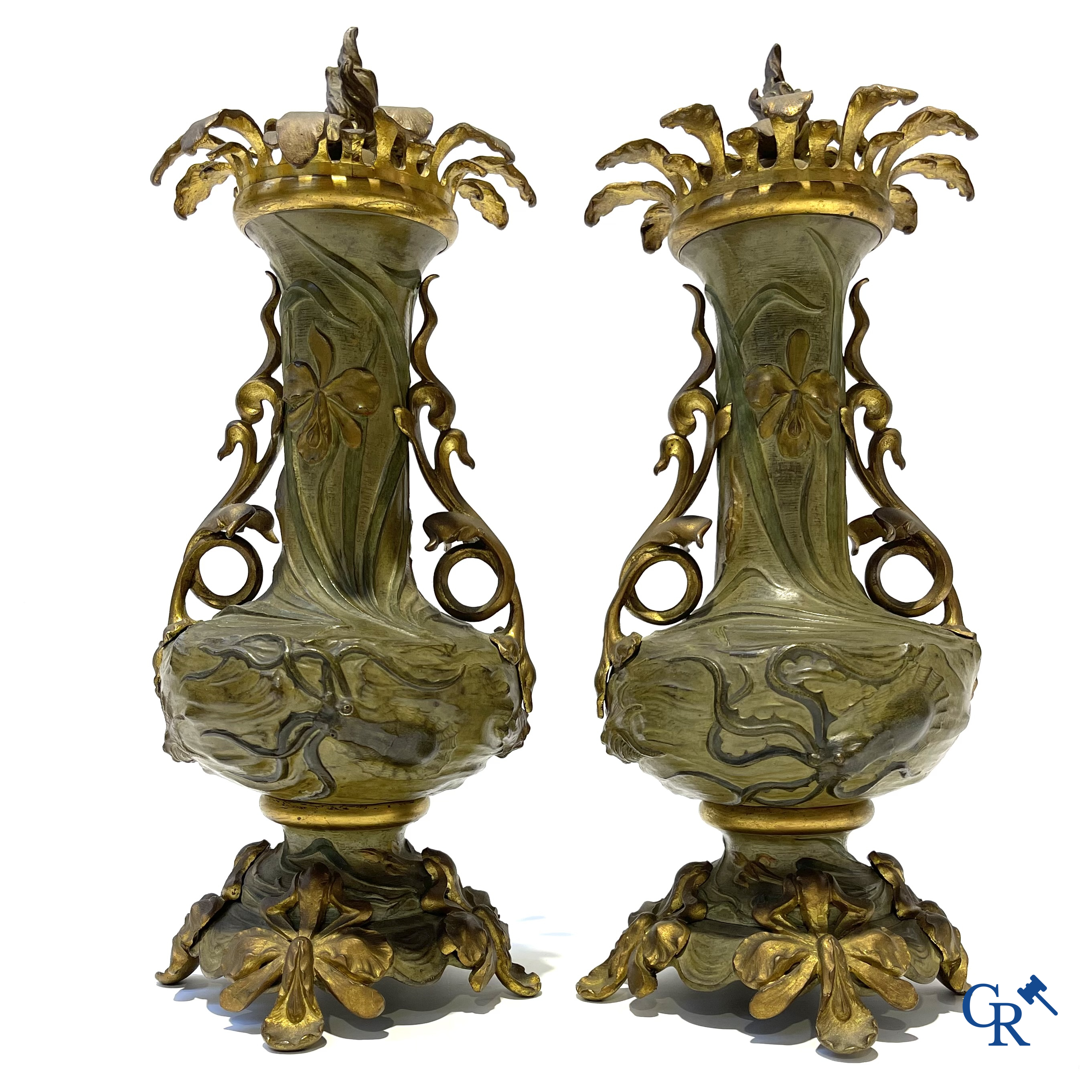 Art Nouveau, een uitzonderlijk 3-delig koud beschilderde bronzen schouwgarnituur met zeedieren. Circa 1900.