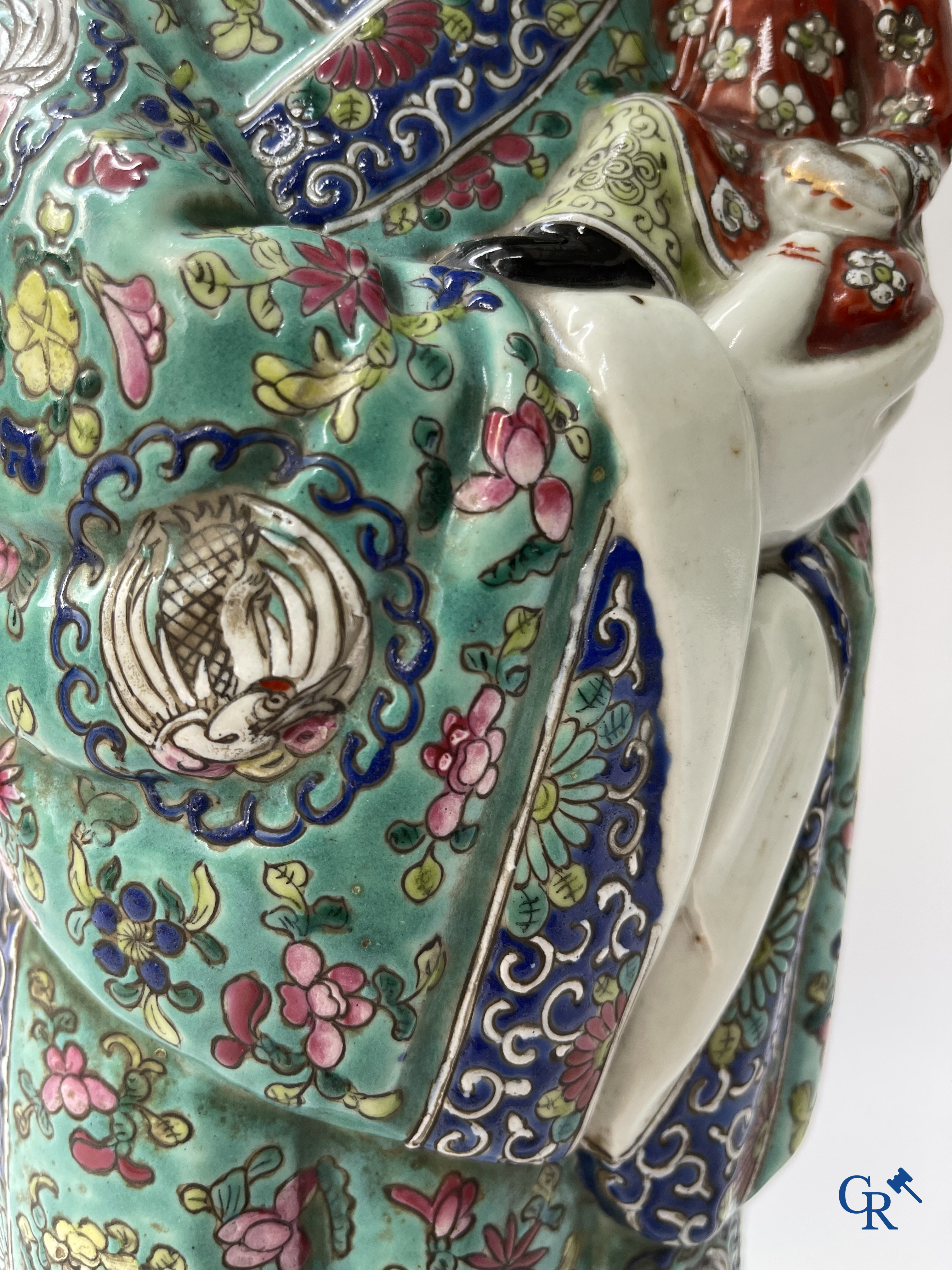 Art Asiatique, porcelaine chinoise. 3 figures d'immortels en porcelaine famille rose. 19ème siècle.