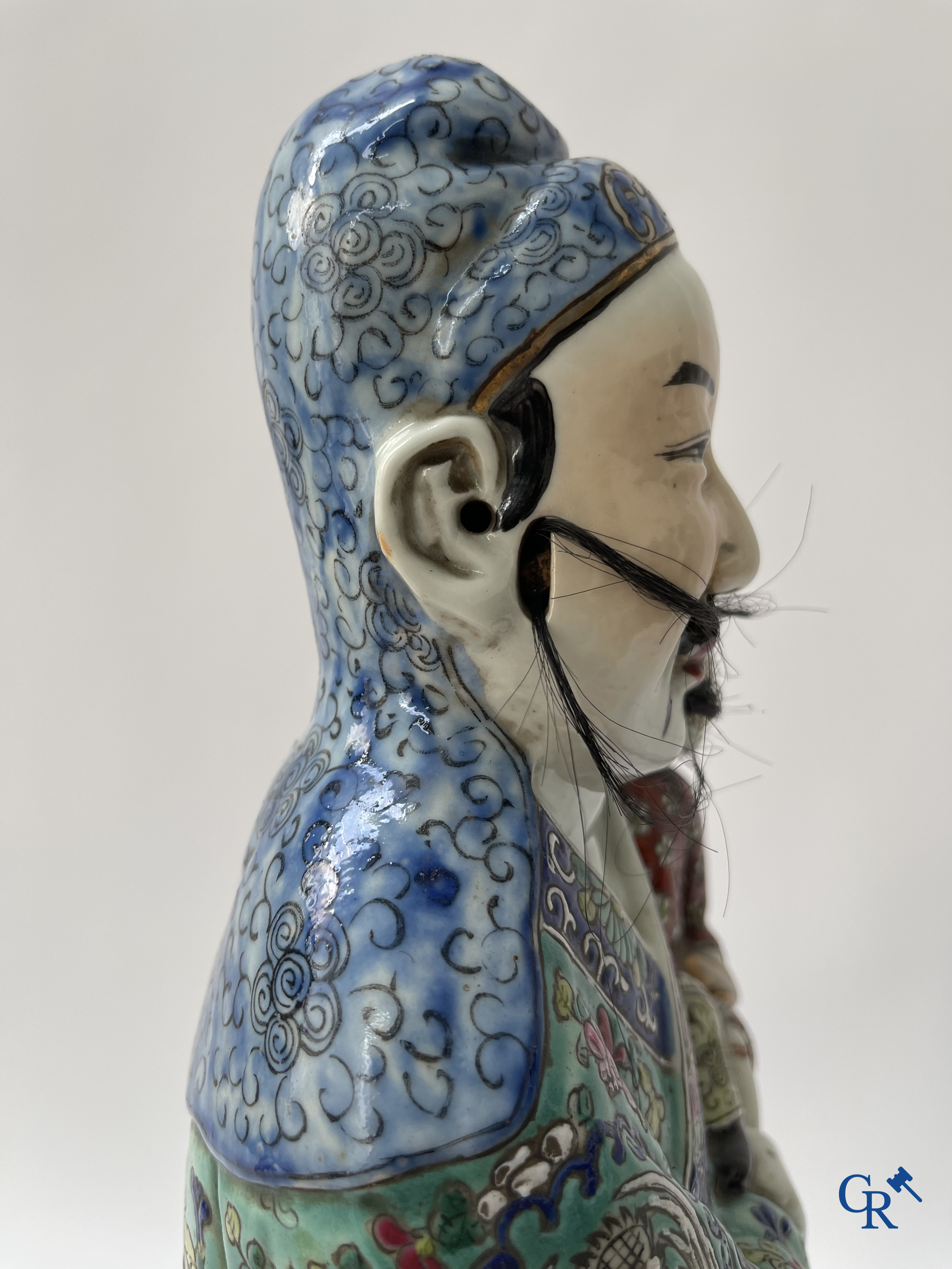 Art Asiatique, porcelaine chinoise. 3 figures d'immortels en porcelaine famille rose. 19ème siècle.