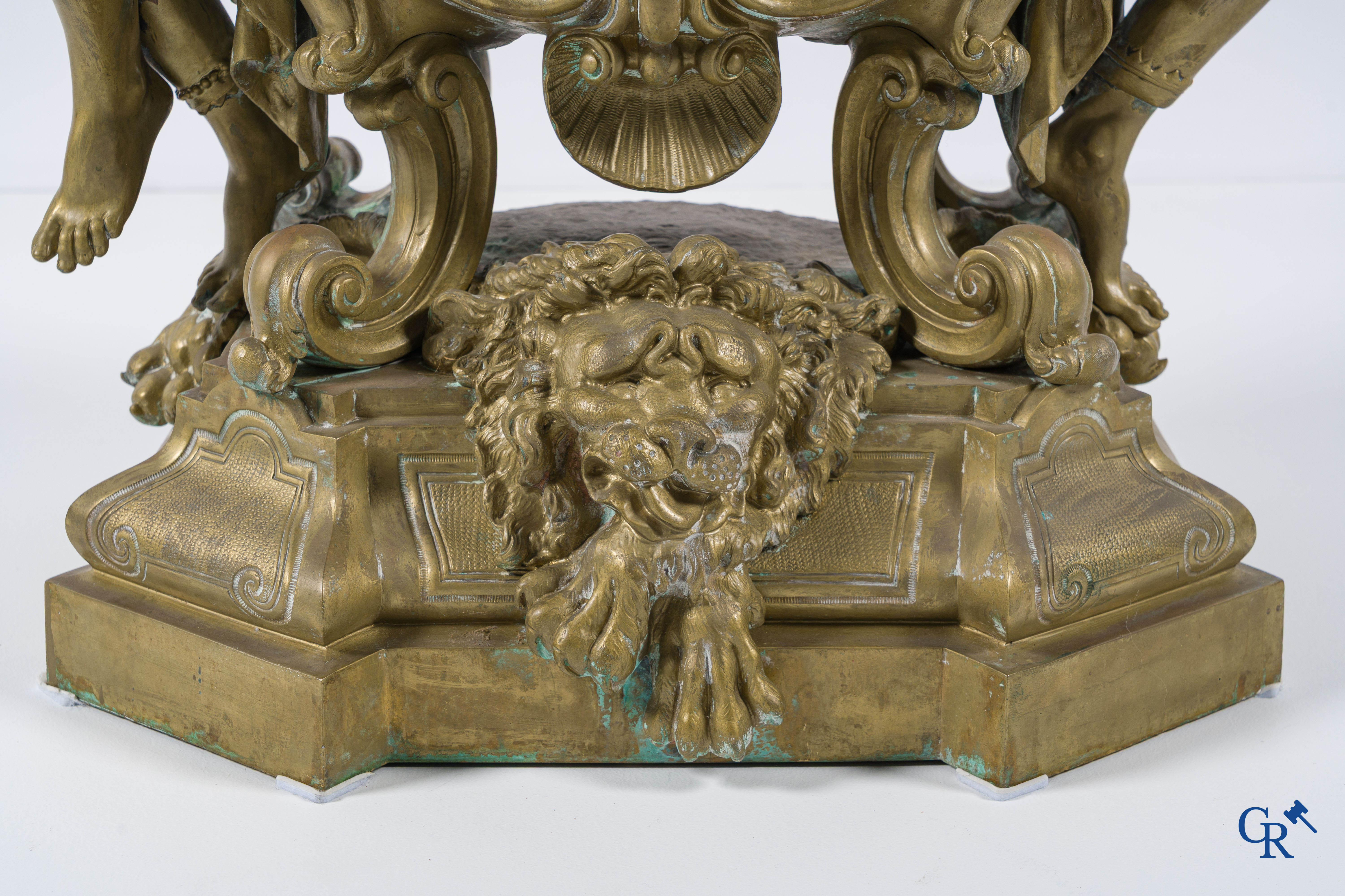 Frédéric-Eugène Piat and Samuel Marti. Exceptional pendulum in bronze with Nubian figures. Circa 1860-1870.