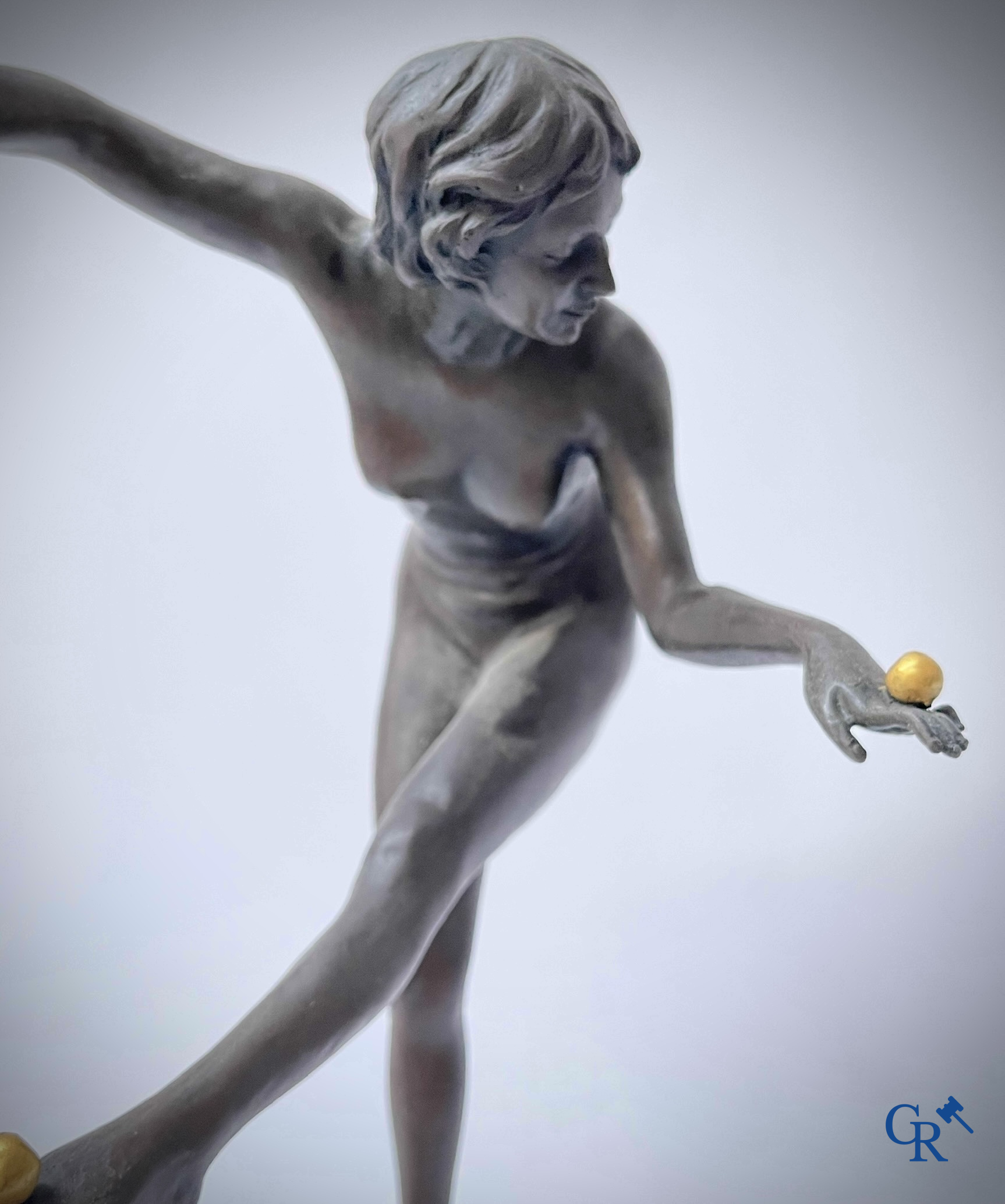 Une danseuse Art Déco d'après Colinet en bronze et marbre. A titre posthume. Bronze garanti J.B. déposée. XXème siècle.