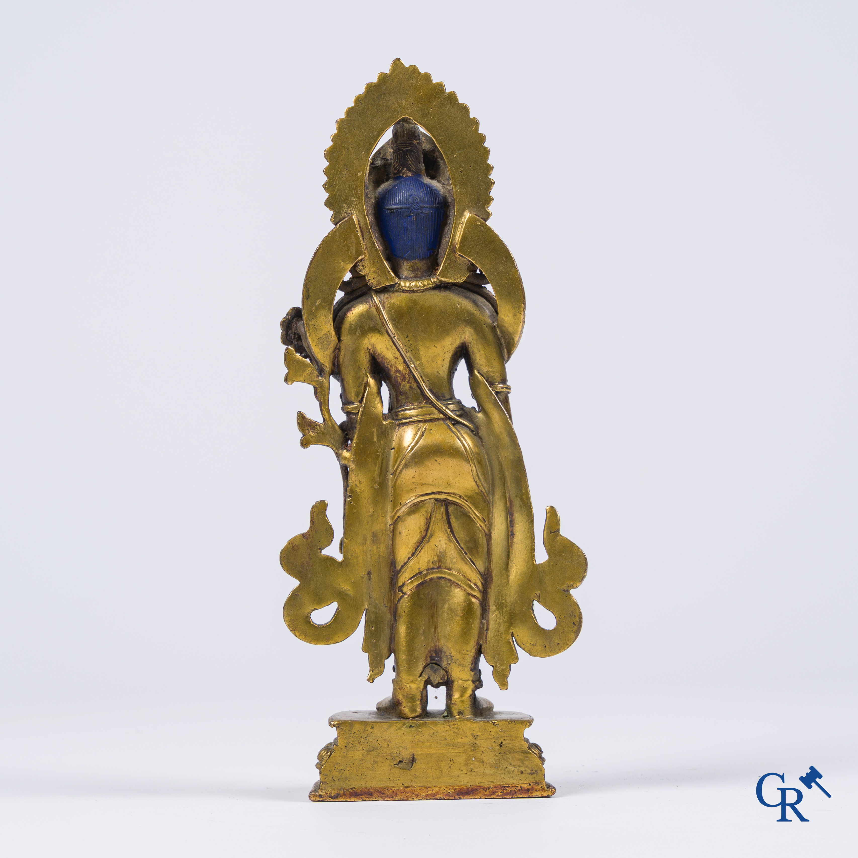 Art Asiatique, Népal, une représentation en bronze doré d'un Bouddha debout.
