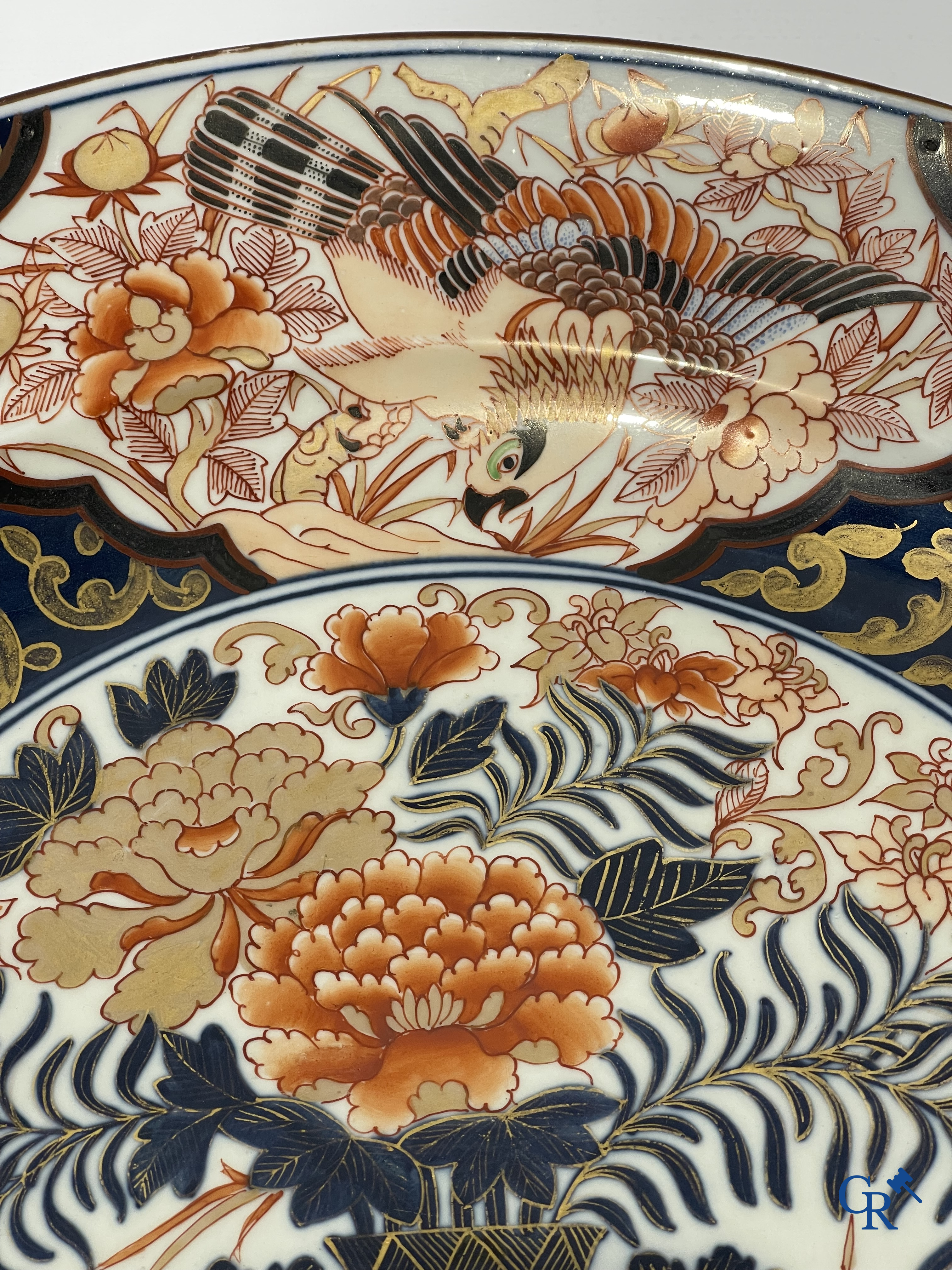 Asian Art, an imposing Japanese porcelain Imari dish. 19th century.
