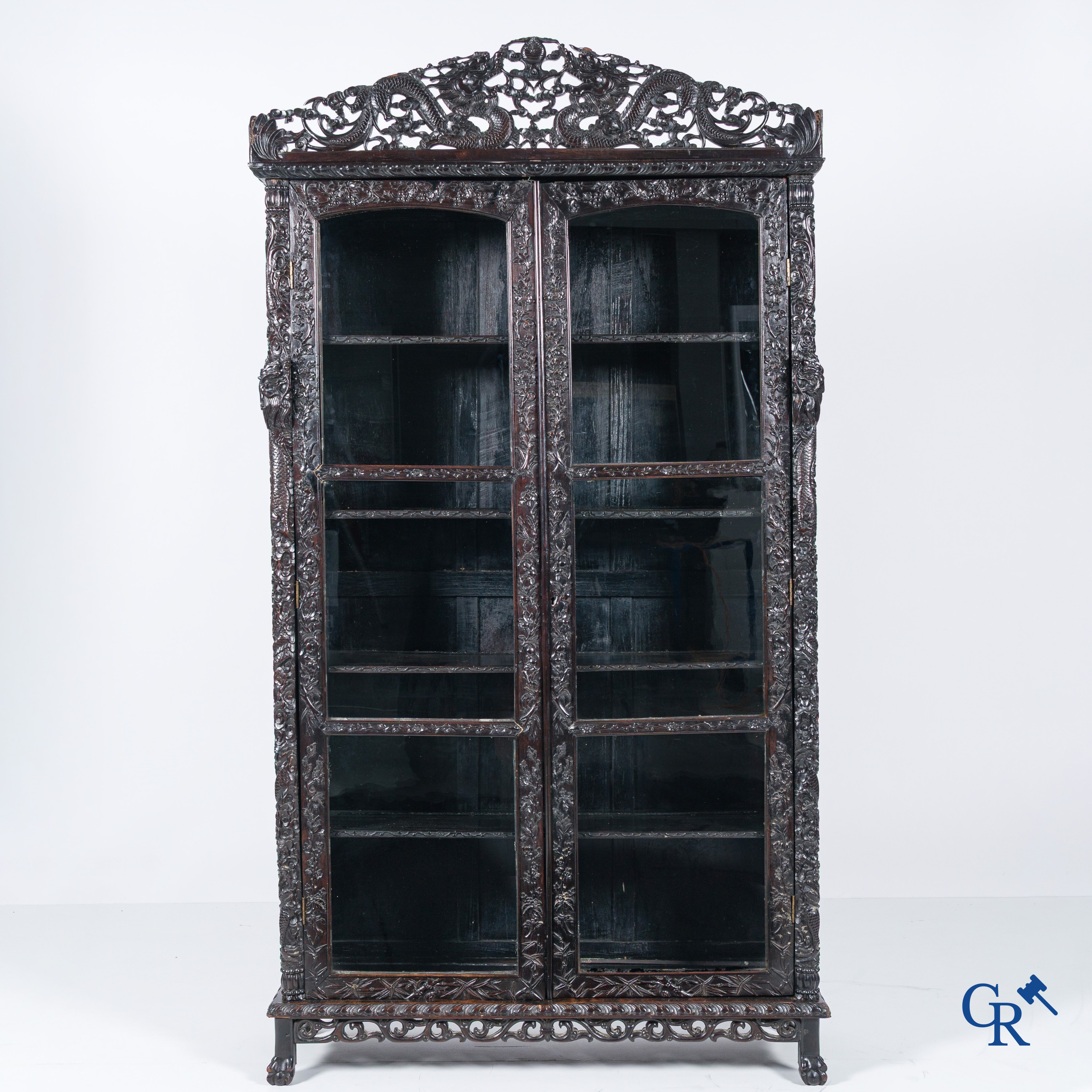 Asian Art, a 2-door display cabinet in finely carved Chinese hardwood. 19th century.