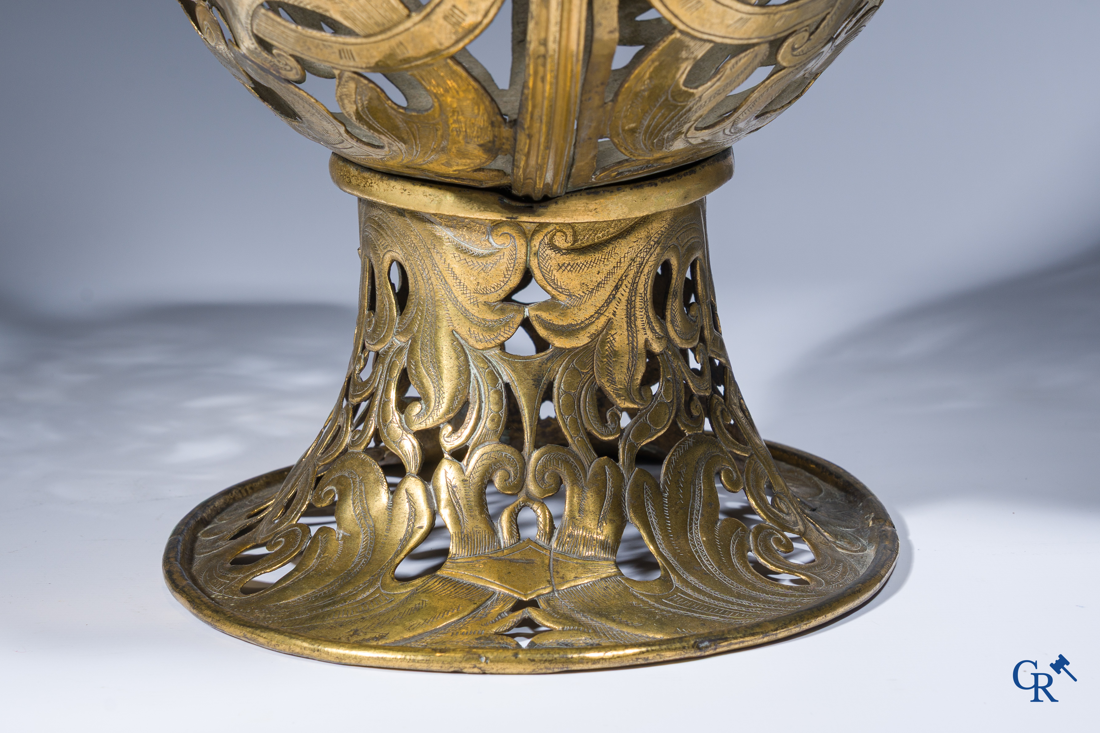 A Venetian pilgrim flask "Gourde de pelerin" in engraved and gilded copper. Late XVIth - Early XVIIth century.