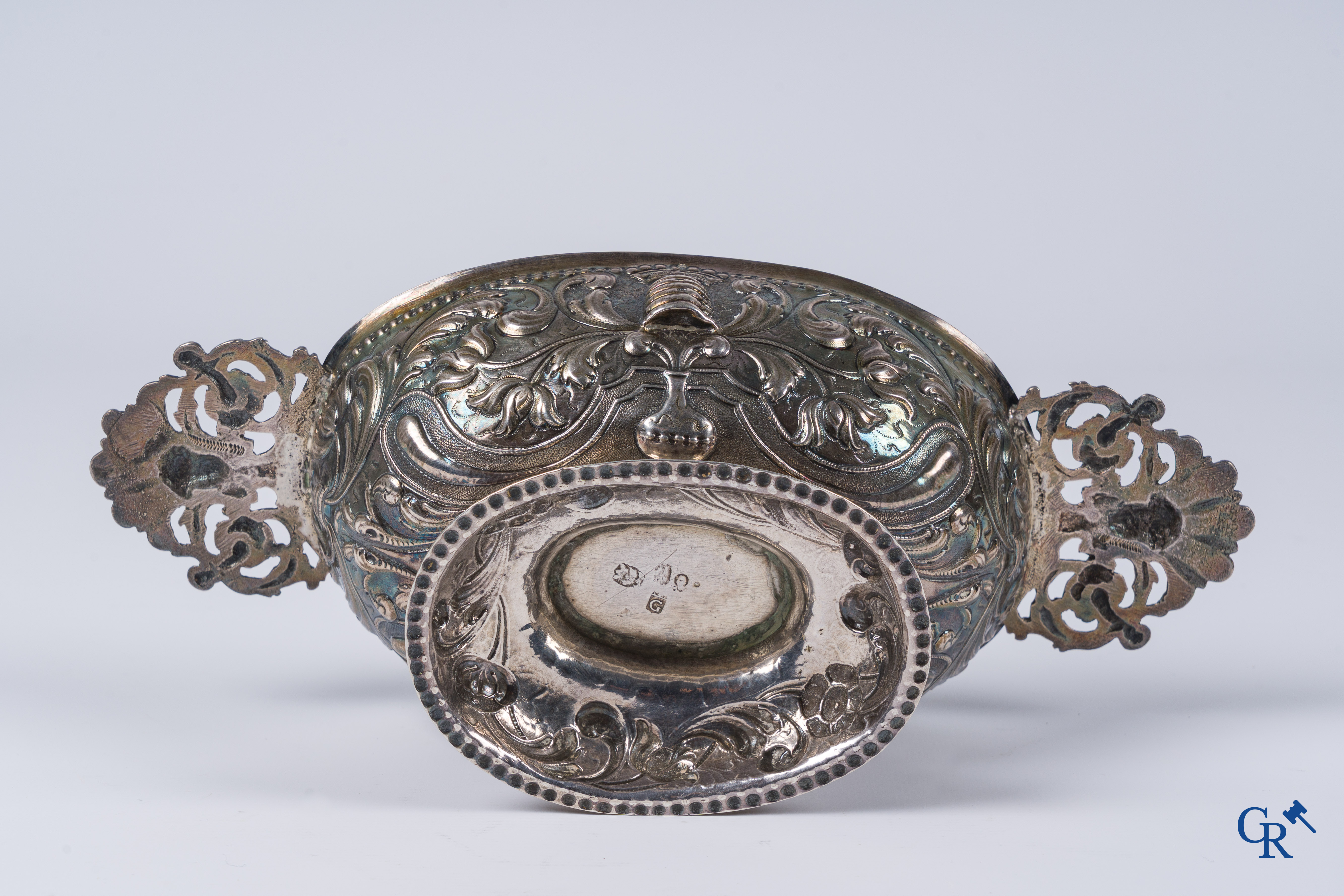 Silver brandy bowl. Dated 1742, various hallmarks. Weight: 233 gr.