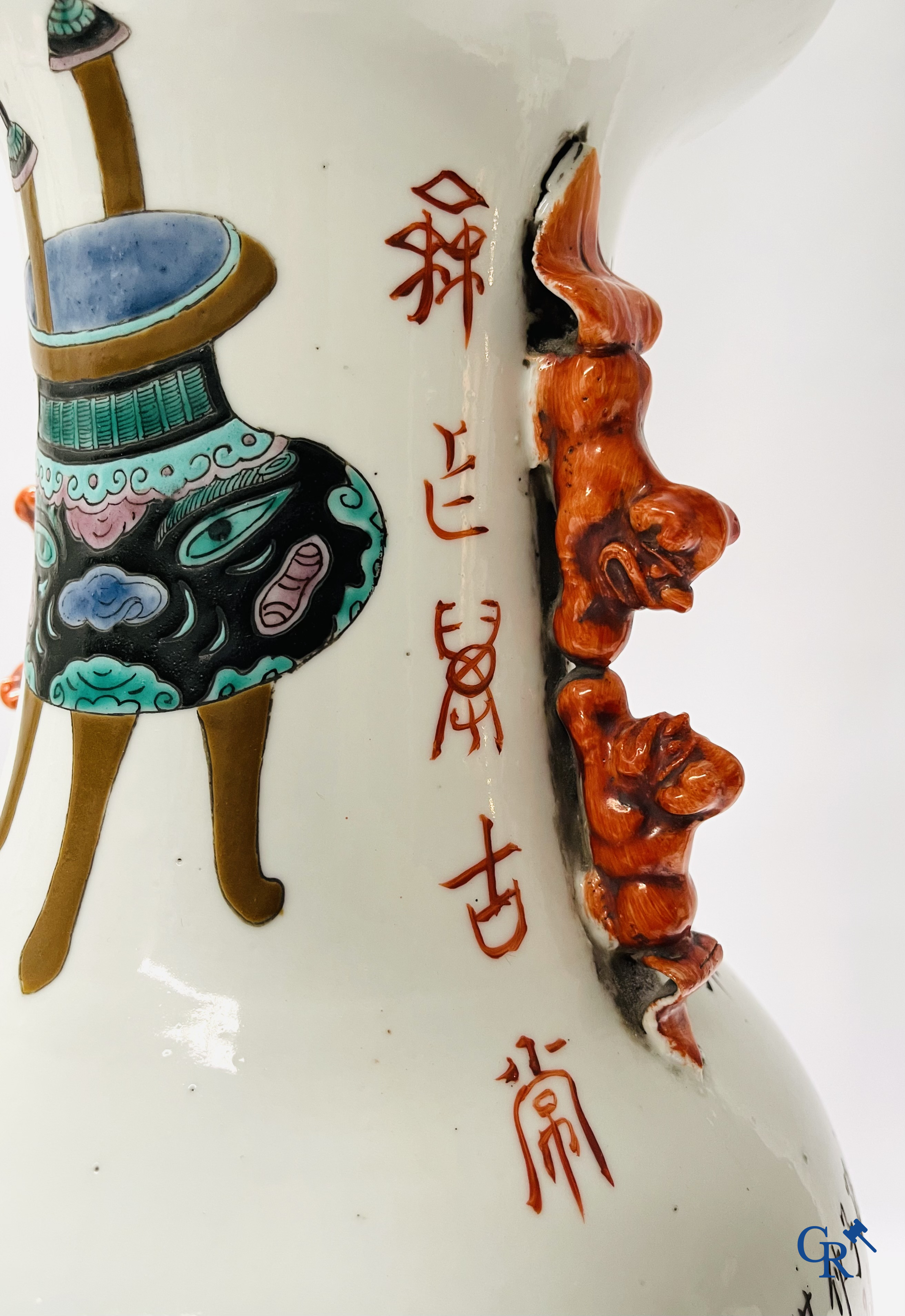 Asian Art, 2 Chinese famille rose vases decorated with antiques and a calligraphic text. 19th century.