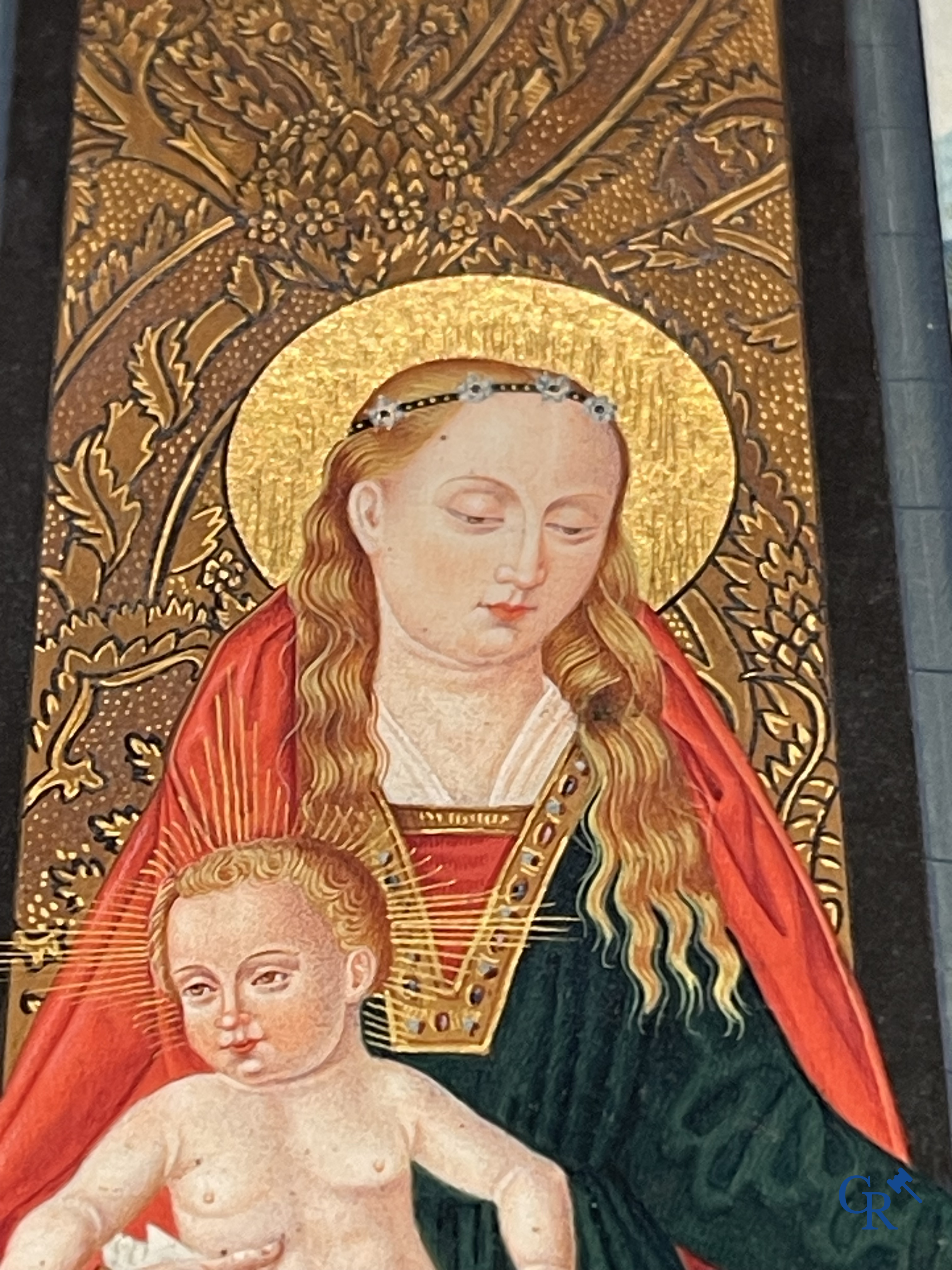 Uitzonderlijk miniatuurschilderij, Madonna en kind met de engelen. In de stijl van de Vlaamse Primitieven. 19e eeuw.
