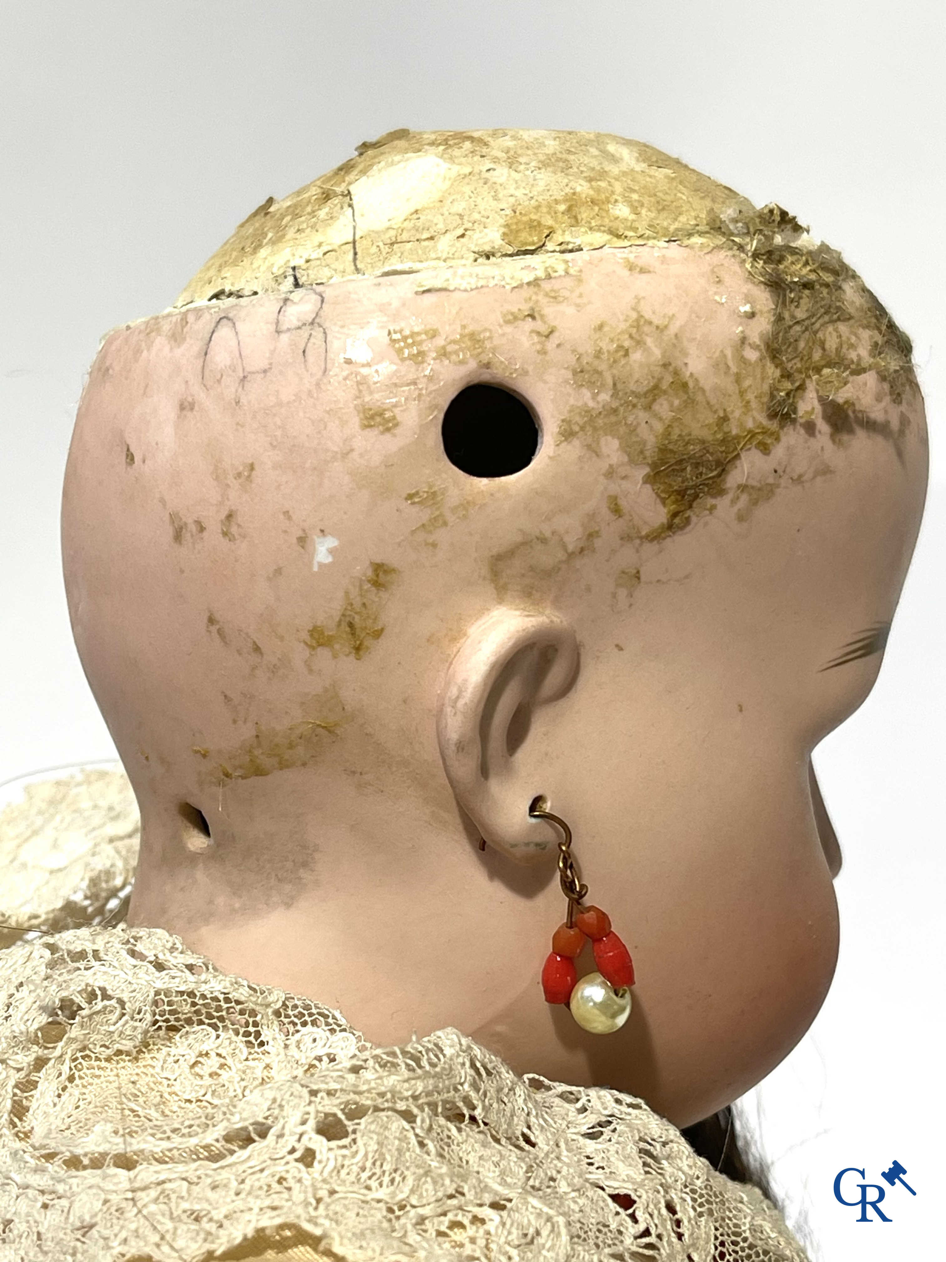 Old toys, a lot of 4 antique dolls with porcelain head, doll attributes, clothes and others.