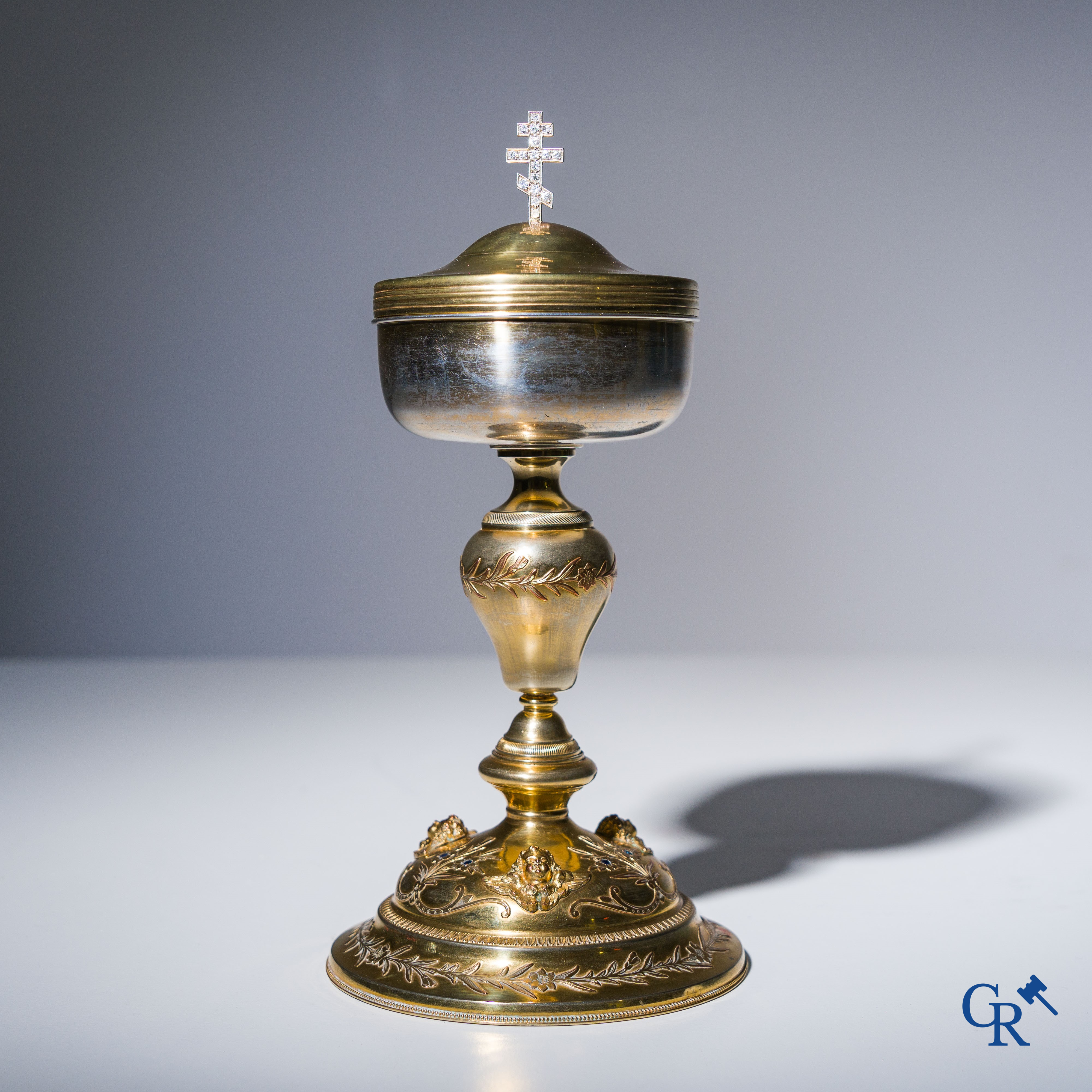 Religious objects, a ciboria partly in silver vermeil set with 17 brilliant cut diamonds. 1st grade. 19th century.