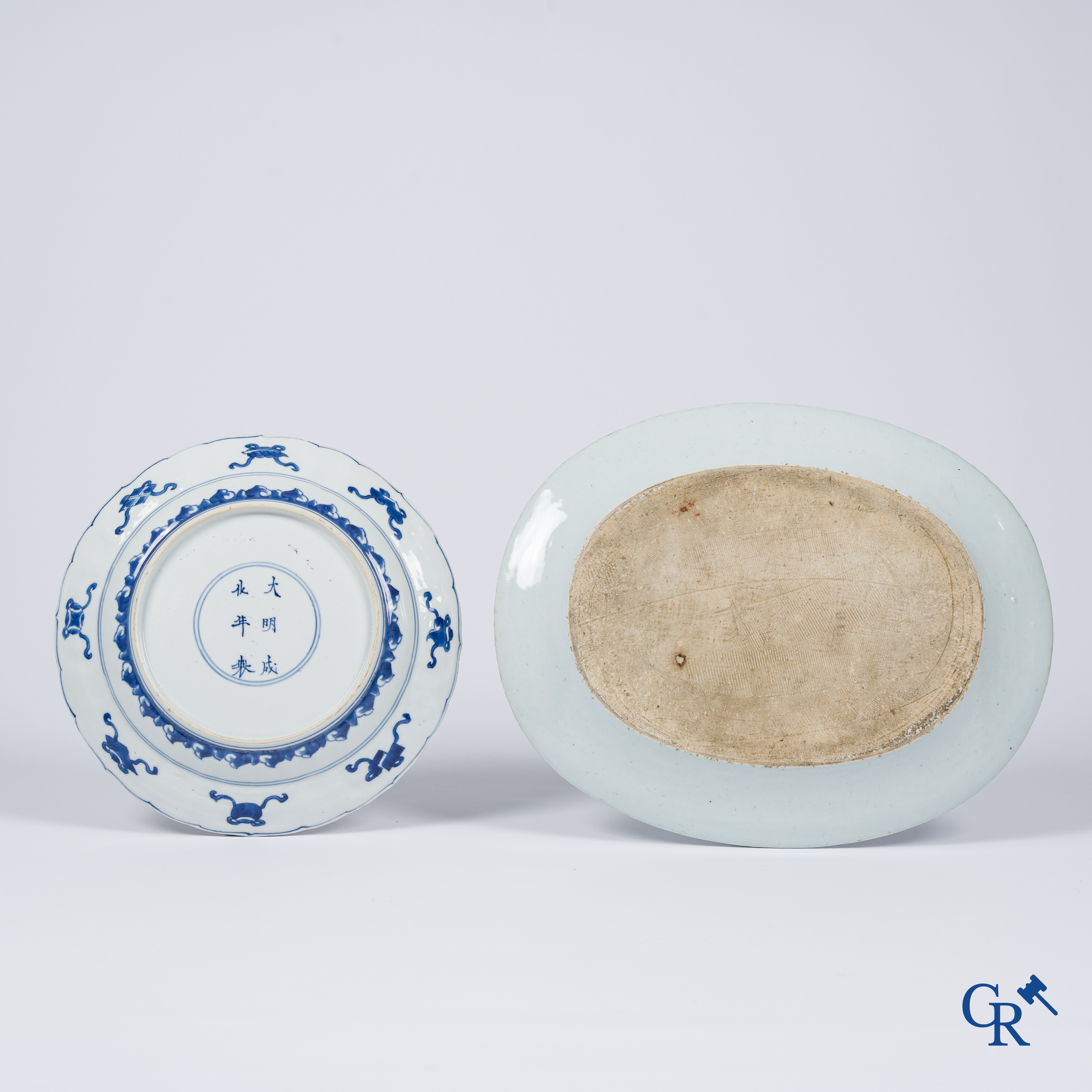 Asian Art, Chinese porcelain, 5 pieces blue and white porcelain. 18th-19th century.