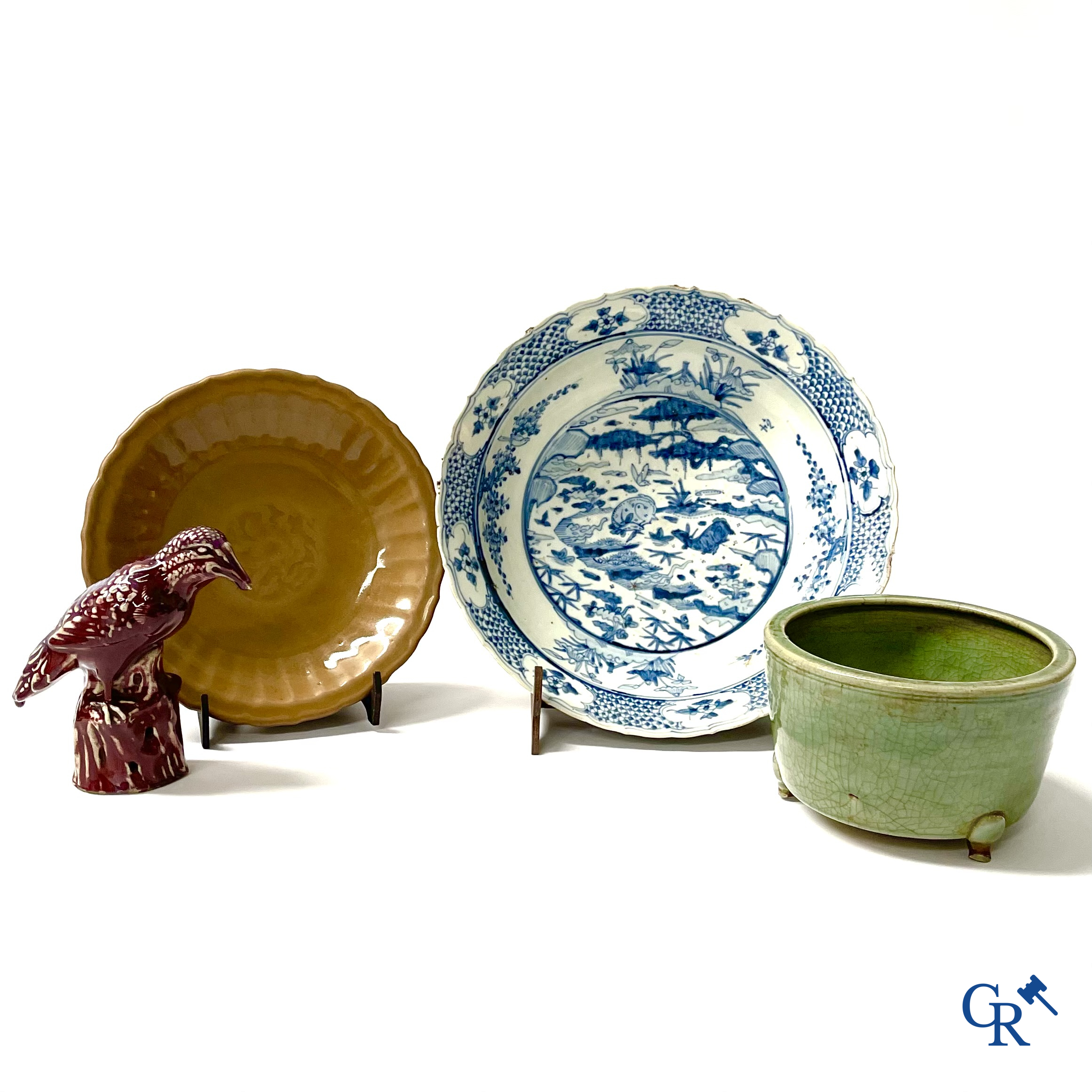Asian Art, Lot with Chinese porcelain and pottery. 18th-19th century.