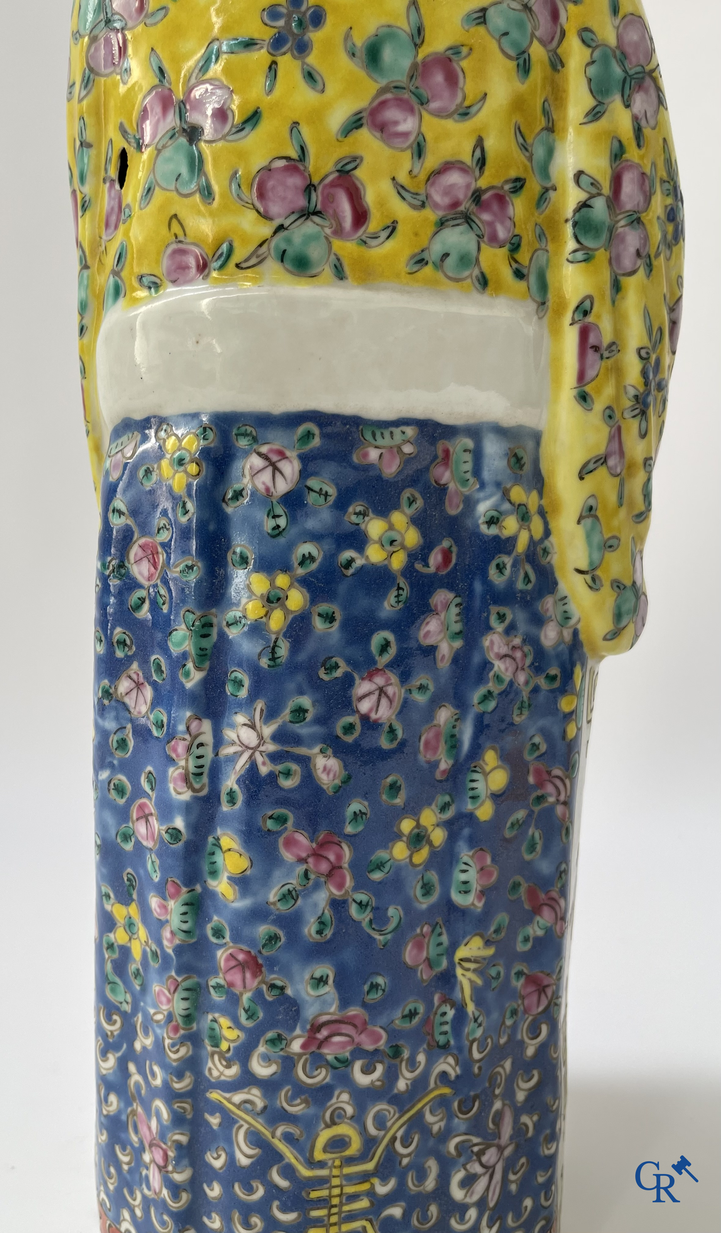 Art Asiatique, porcelaine chinoise. 3 figures d'immortels en porcelaine famille rose. 19ème siècle.