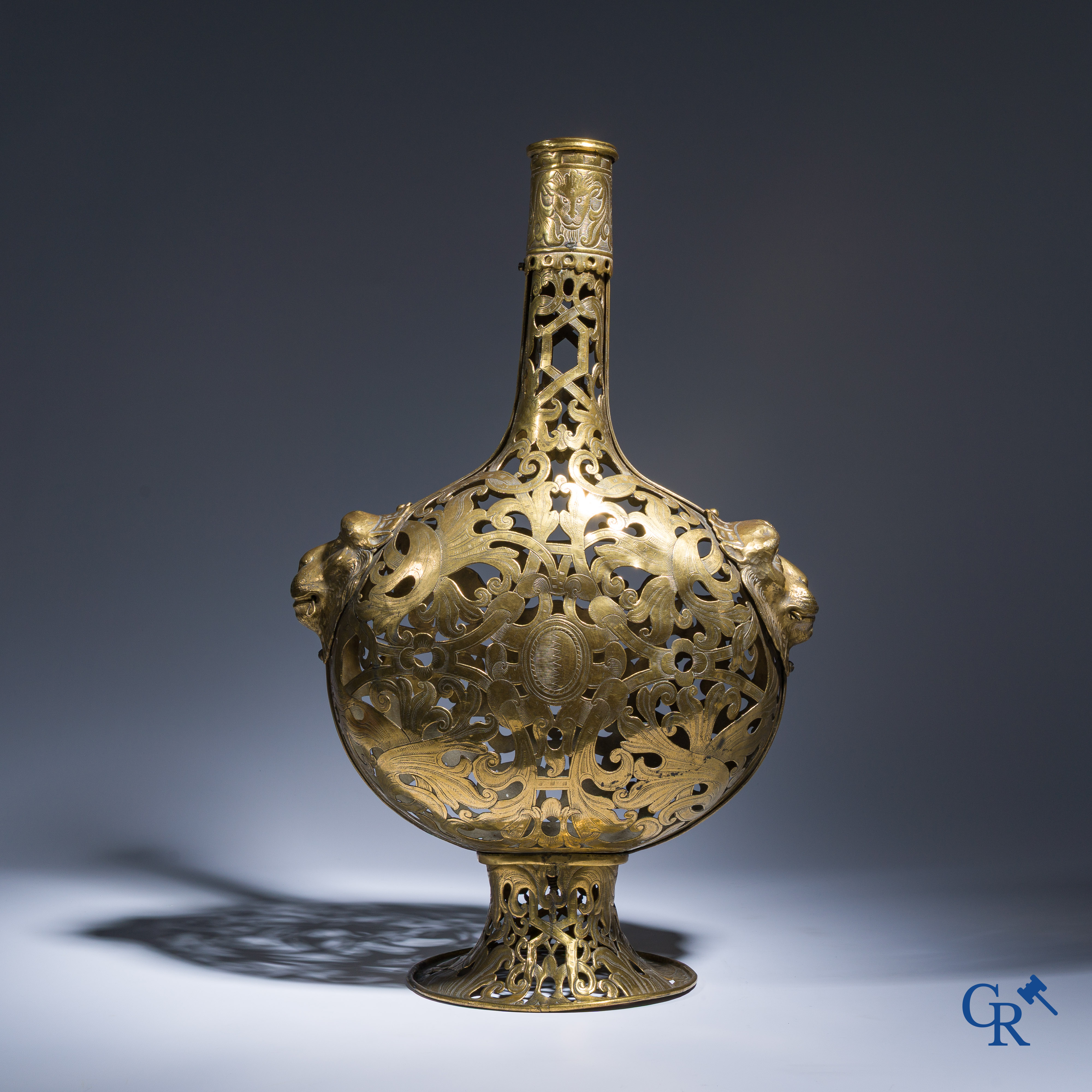 A Venetian pilgrim flask "Gourde de pelerin" in engraved and gilded copper. Late XVIth - Early XVIIth century.