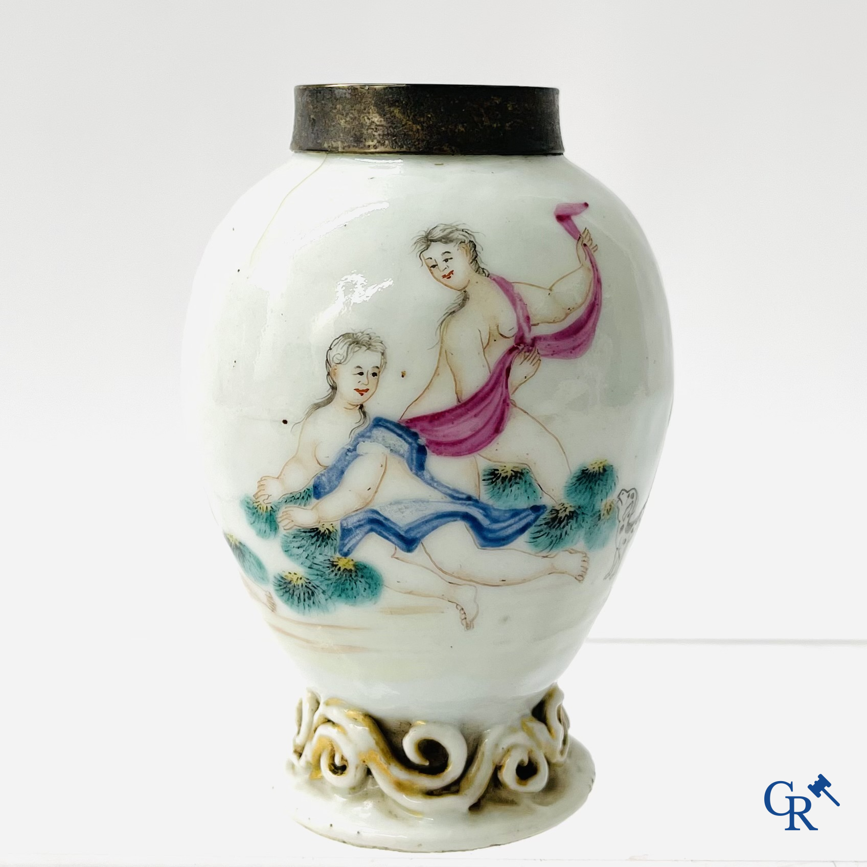 Asian Art, Chinese porcelain. A Chinese famille rose tea caddy with mounts. 18th century.