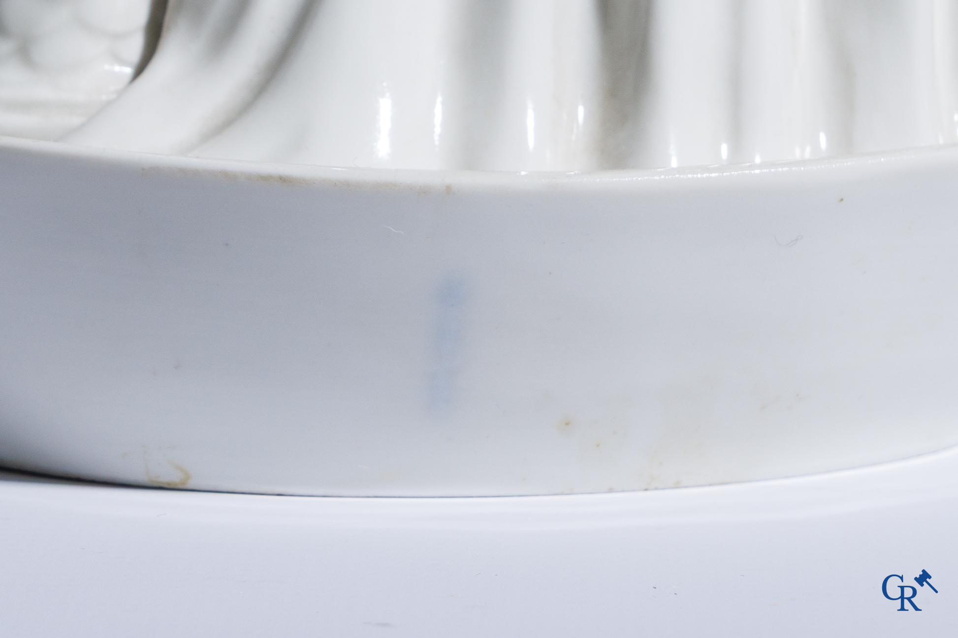 Koninklijke Porselein Fabriek Berlijn, KPM. Uitzonderlijk porseleinen inktstel in Aziatische stijl. Periode 1780-1830.