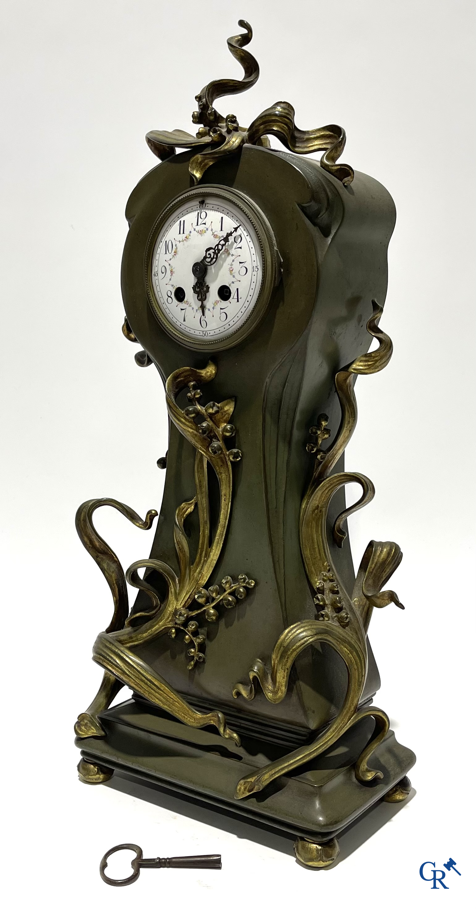 Art Nouveau, een 3-delige bronzen schouwgarnituur in Jugendstil. Circa 1900.