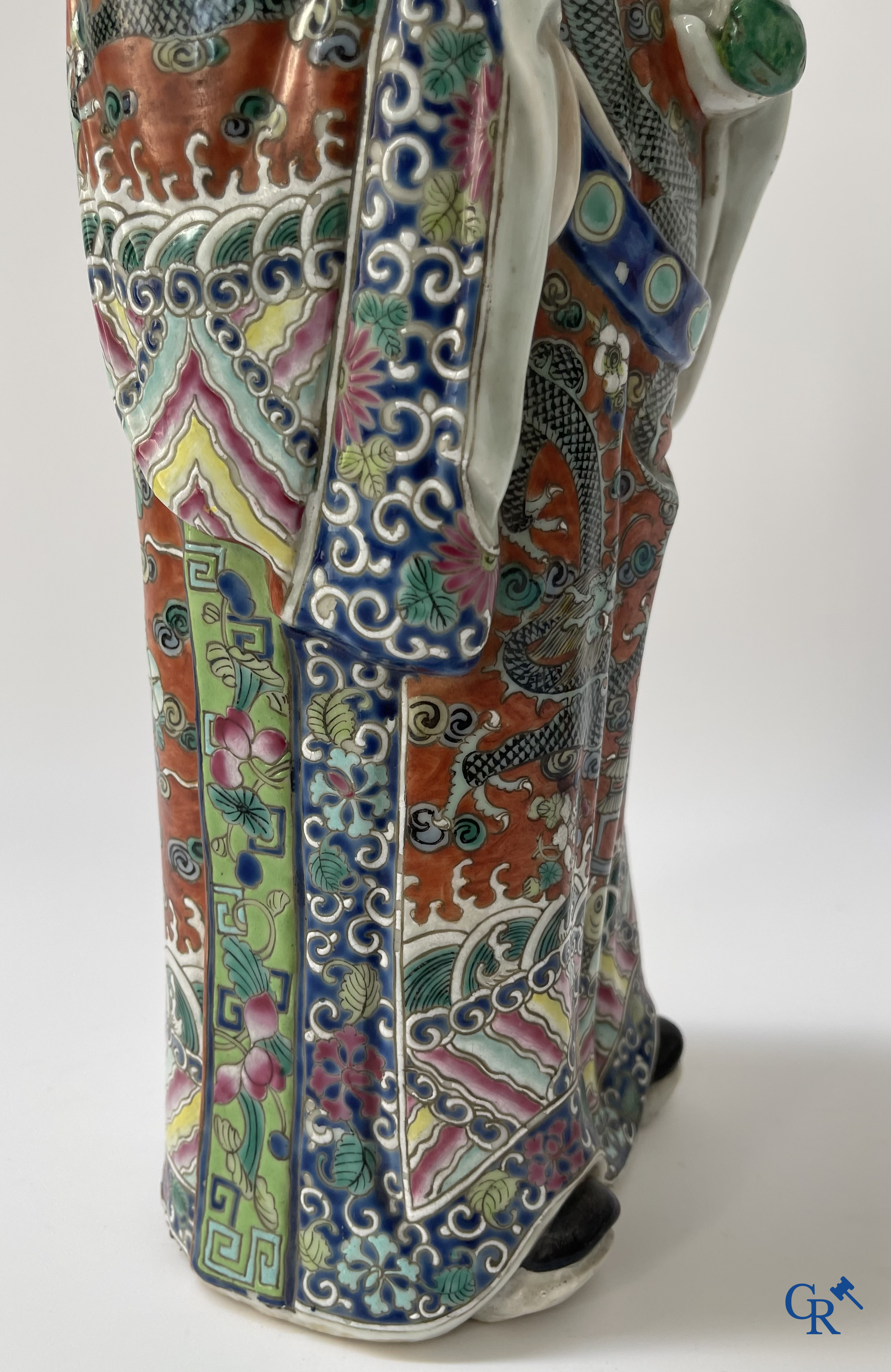 Art Asiatique, porcelaine chinoise. 3 figures d'immortels en porcelaine famille rose. 19ème siècle.