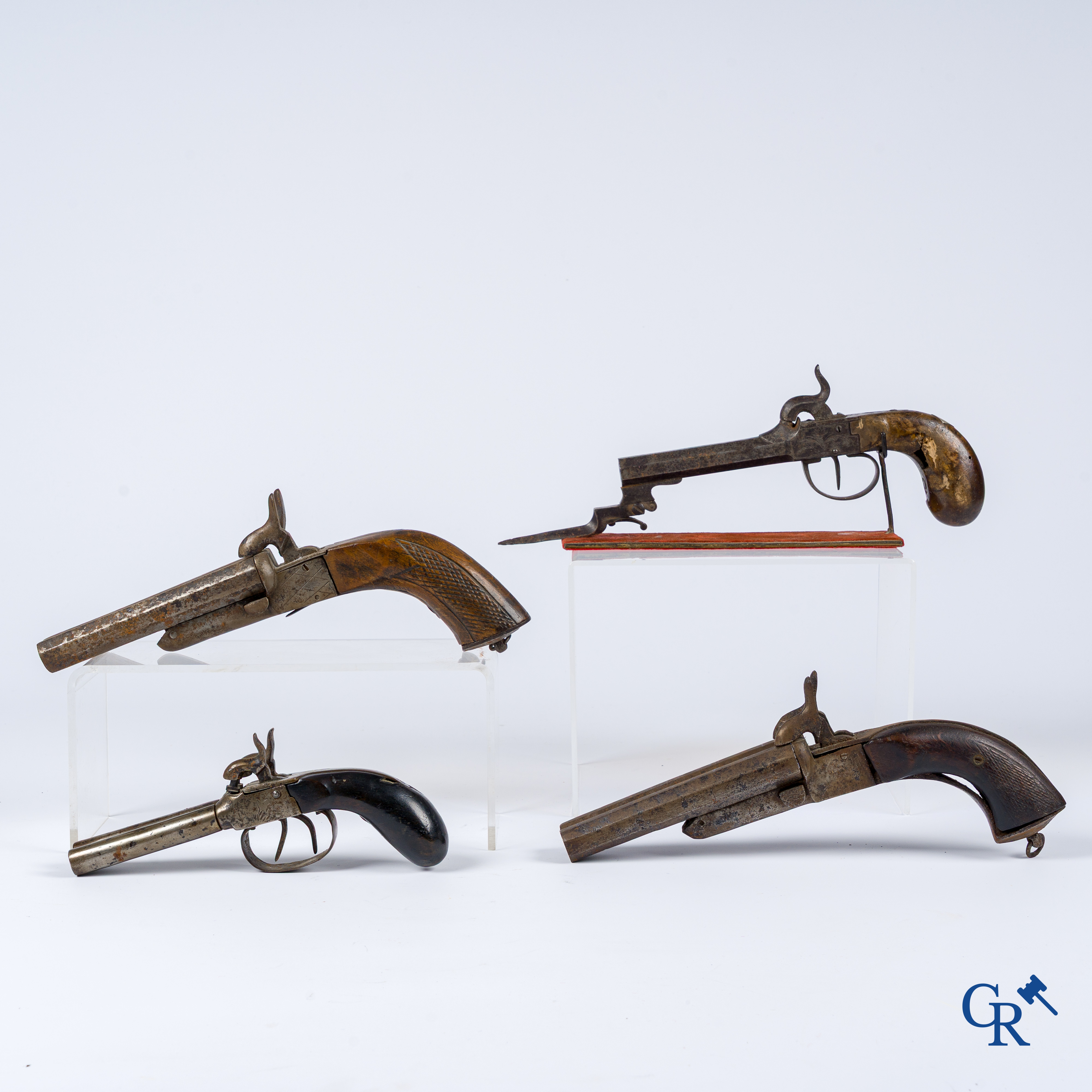 A lot of 4 antique percussion pistols. Early 19th century.