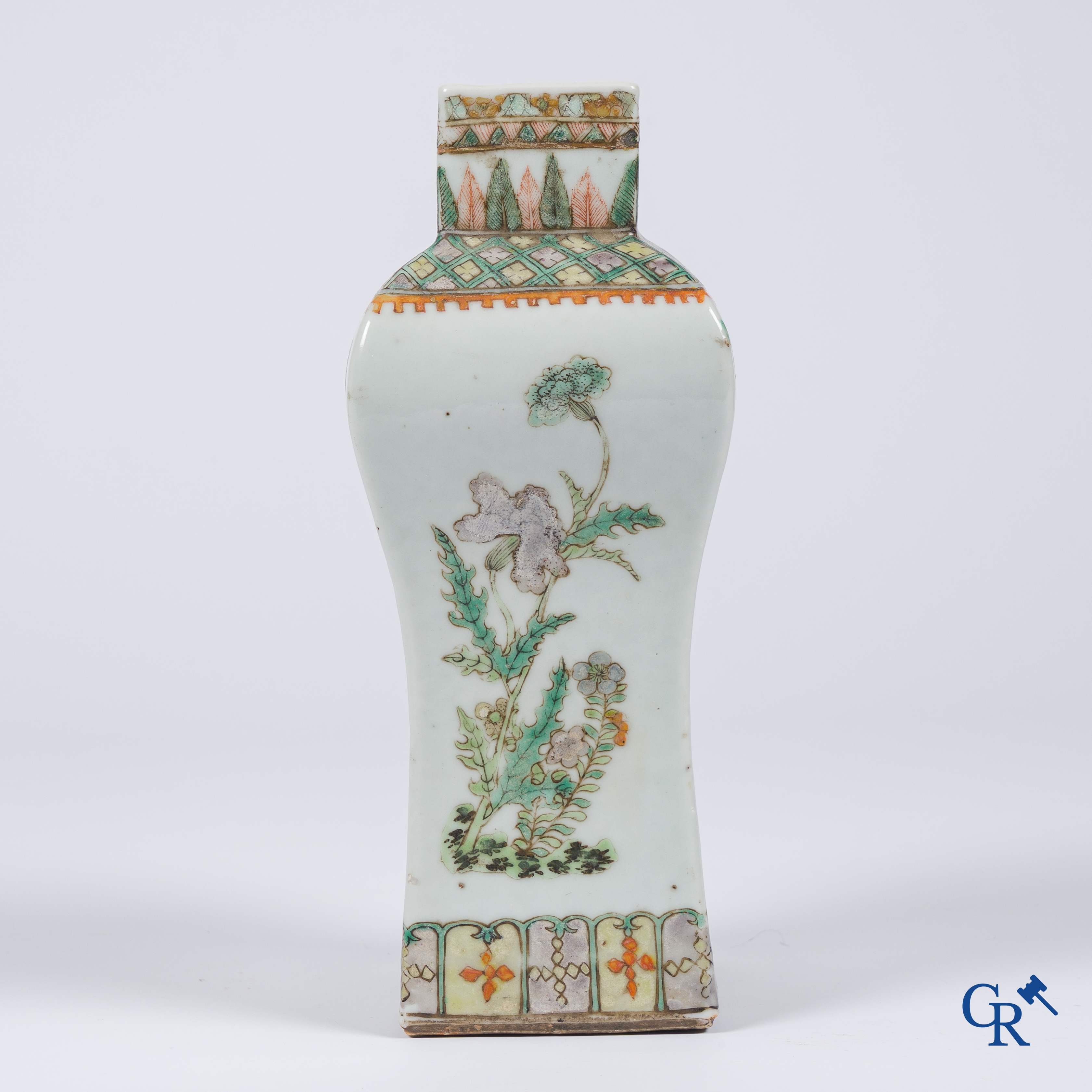 Asian Art, Chinese porcelain. A famille rose vase. Kangxi. Marked.