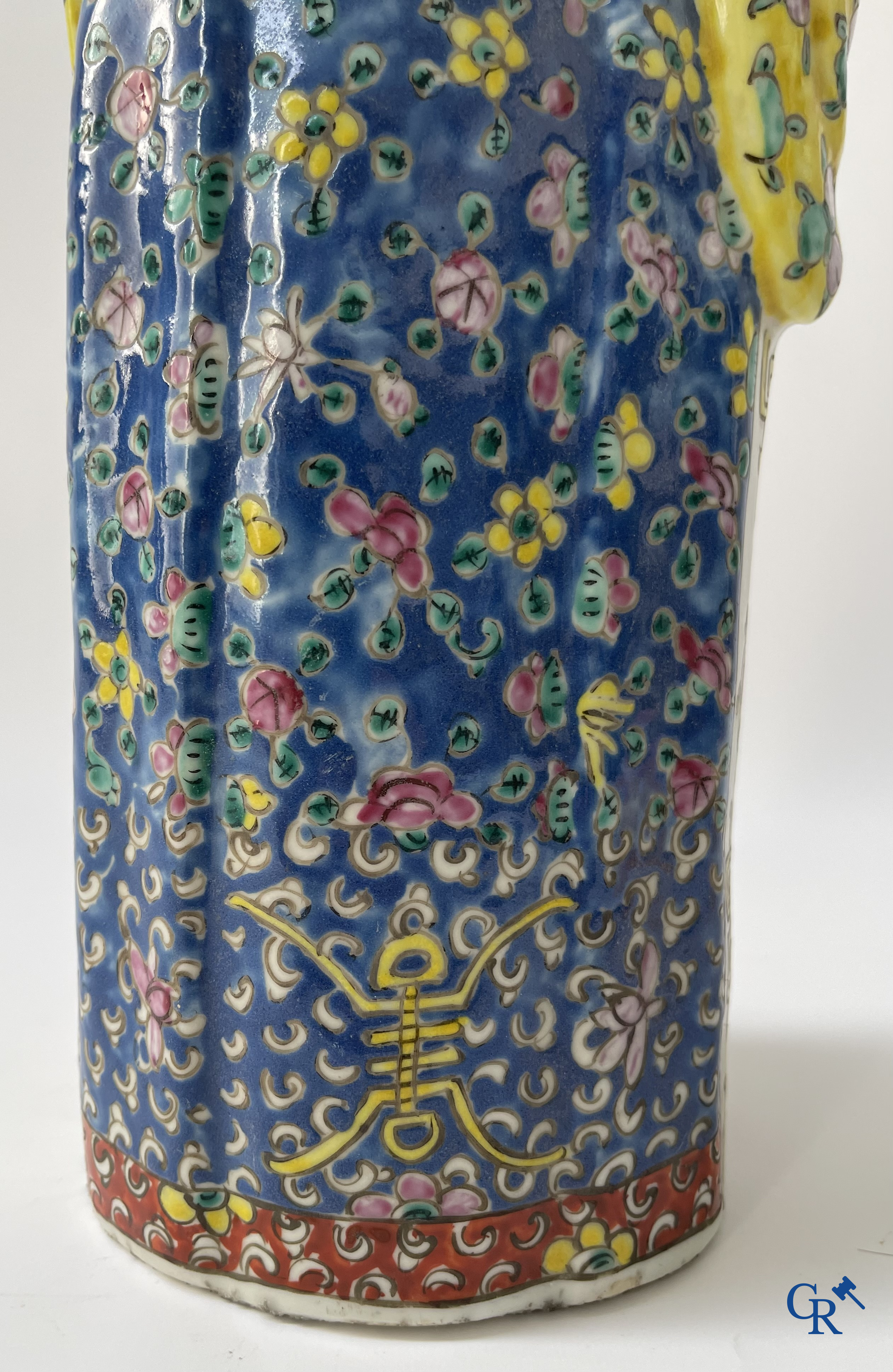 Art Asiatique, porcelaine chinoise. 3 figures d'immortels en porcelaine famille rose. 19ème siècle.