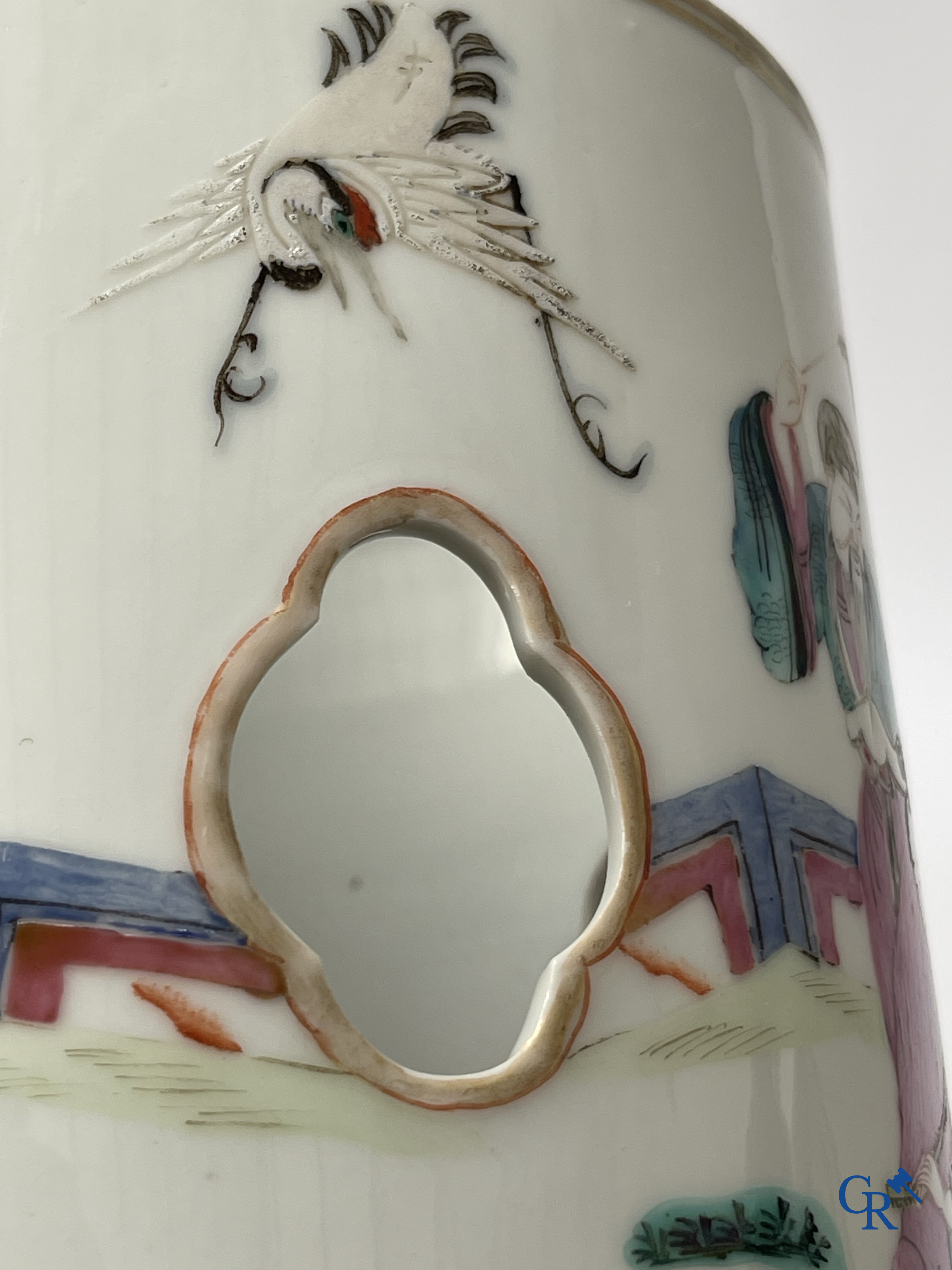 Aziatica, Chinees porselein. Een Chinese famille rose hoeden staander. Gemerkt. 19de eeuw.