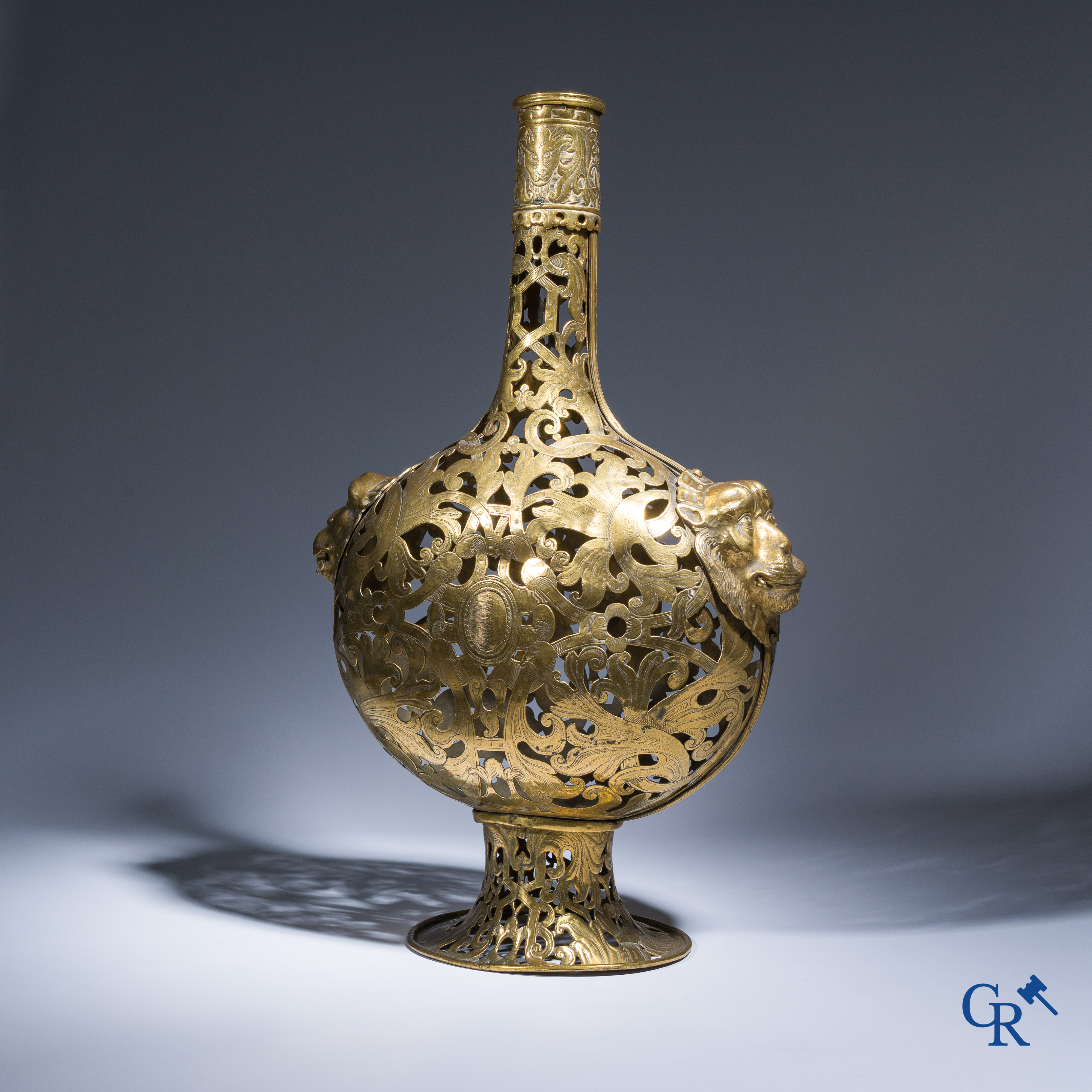 A Venetian pilgrim flask "Gourde de pelerin" in engraved and gilded copper. Late XVIth - Early XVIIth century.