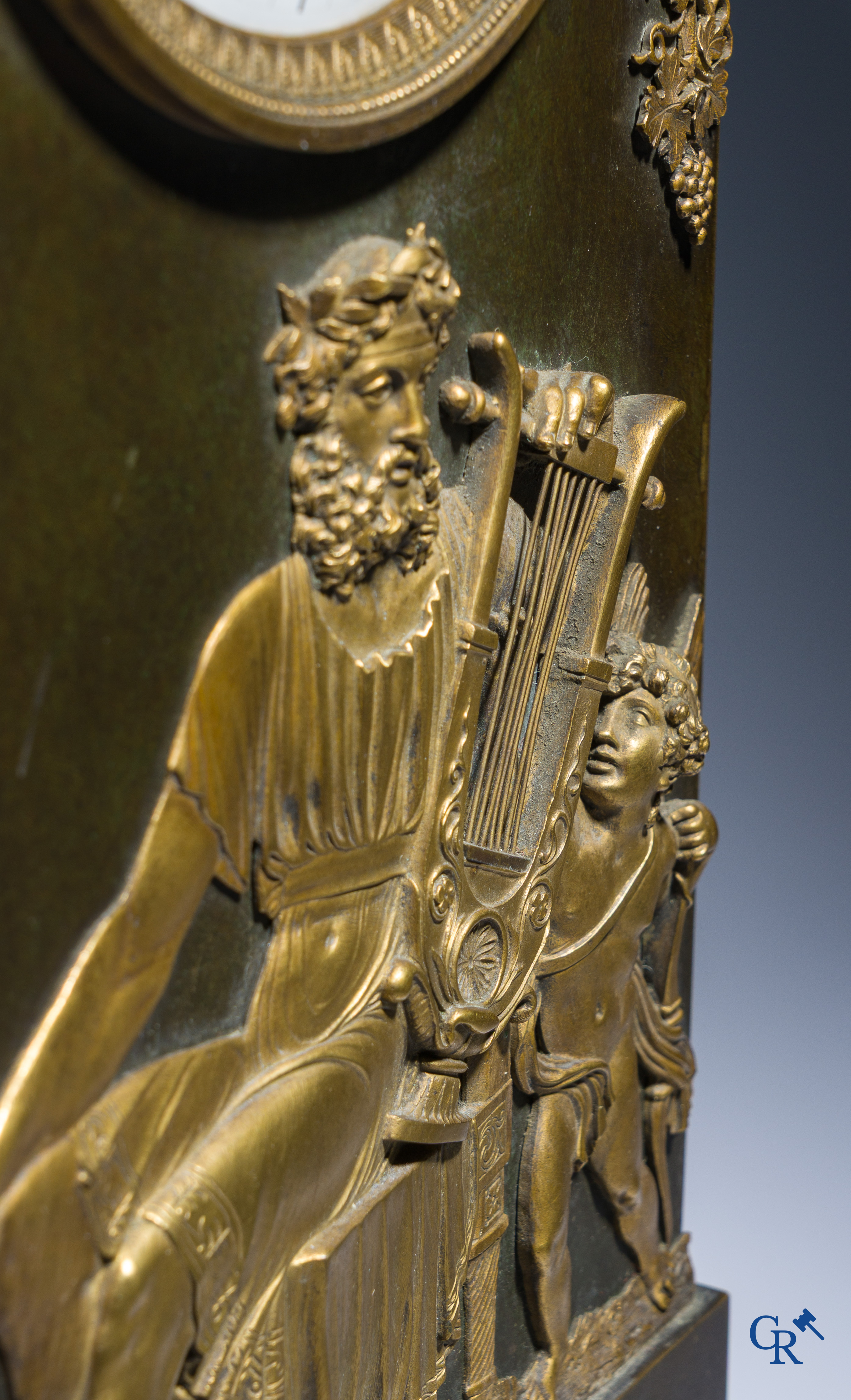 Claude Galle, Rue Vivienne à Paris. Pendule borne "Anacréon" en bronze doré et patiné. Empire, vers 1806.