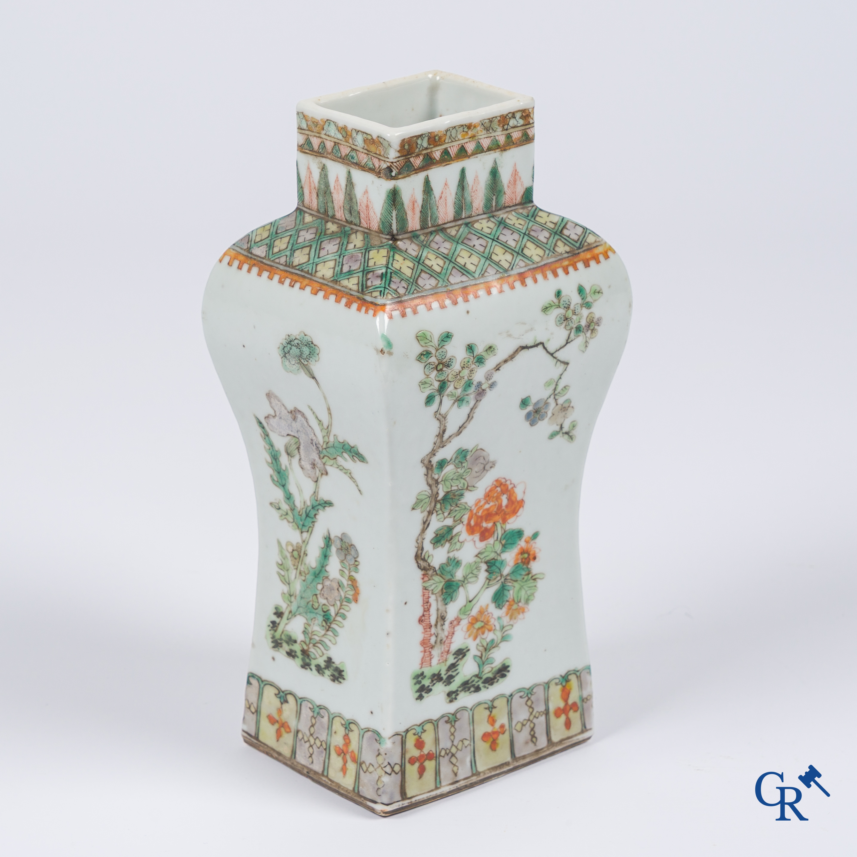 Asian Art, Chinese porcelain. A famille rose vase. Kangxi. Marked.
