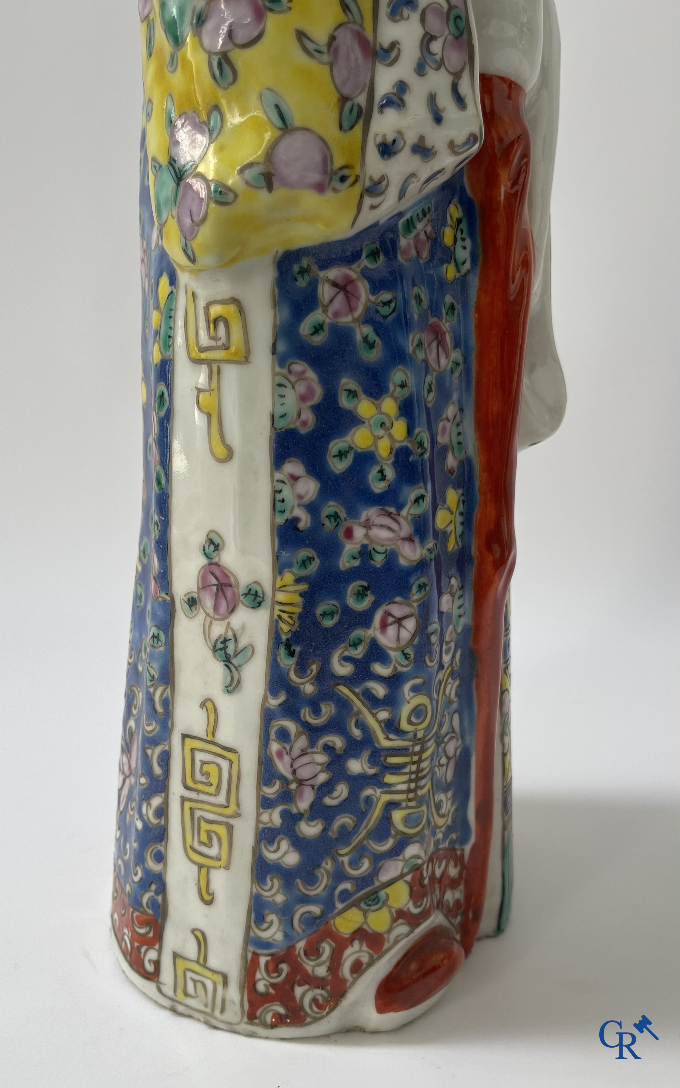 Art Asiatique, porcelaine chinoise. 3 figures d'immortels en porcelaine famille rose. 19ème siècle.