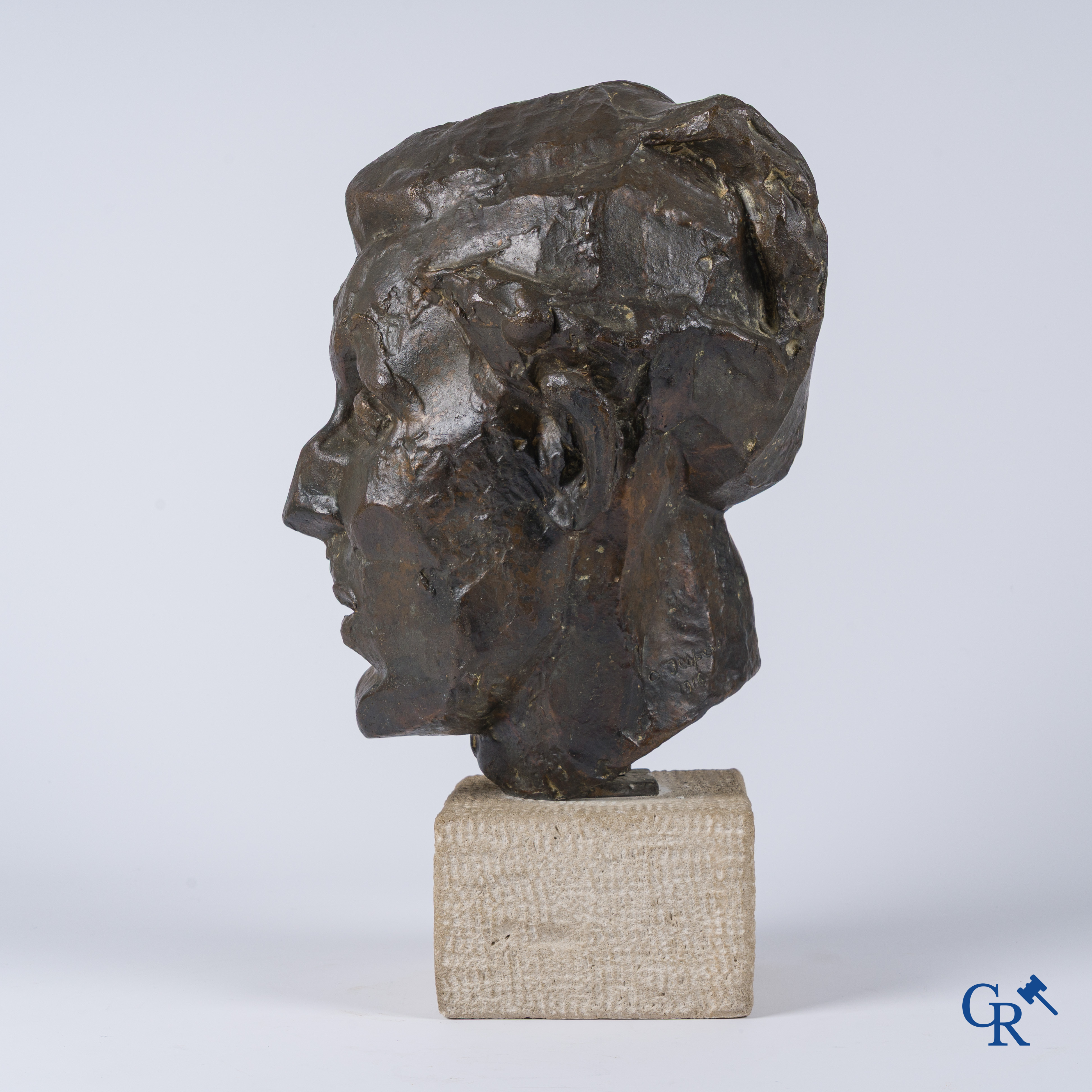 Oscar Jespers (1887-1970)(*) Portrait of the painter Walter Stevens. Bronze on limestone. 1916.