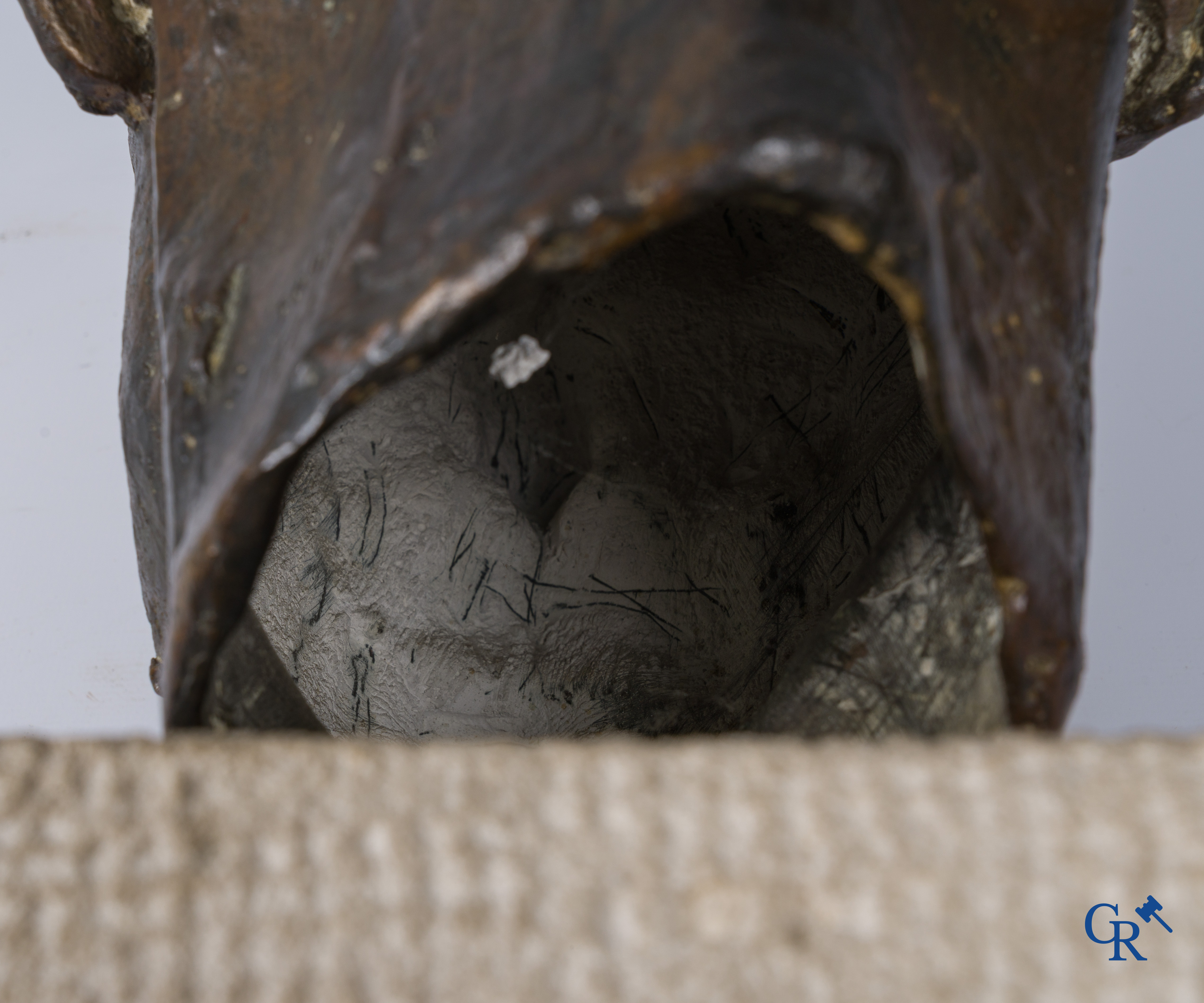 Oscar Jespers (1887-1970)(*) Portrait of the painter Walter Stevens. Bronze on limestone. 1916.