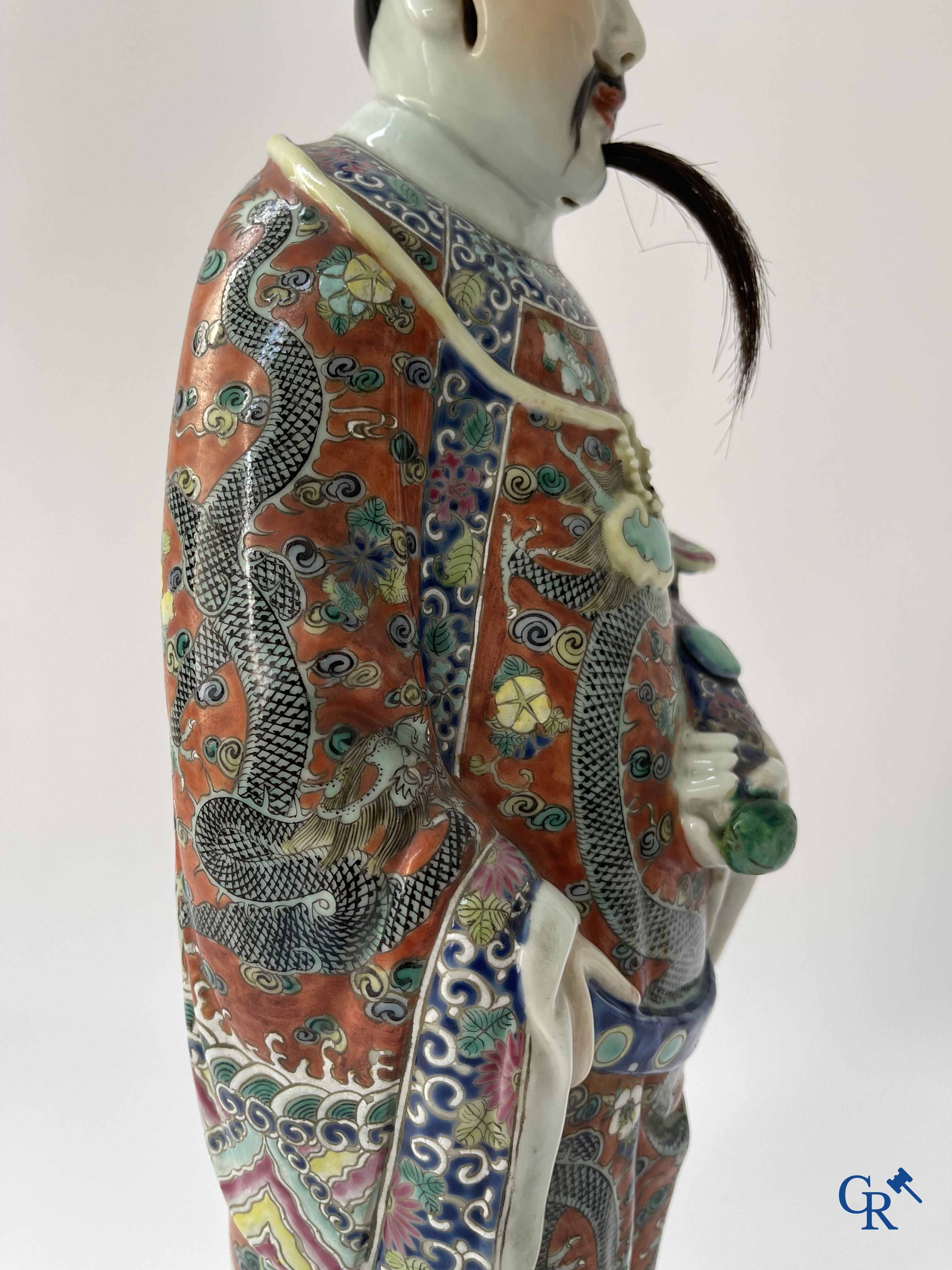 Art Asiatique, porcelaine chinoise. 3 figures d'immortels en porcelaine famille rose. 19ème siècle.