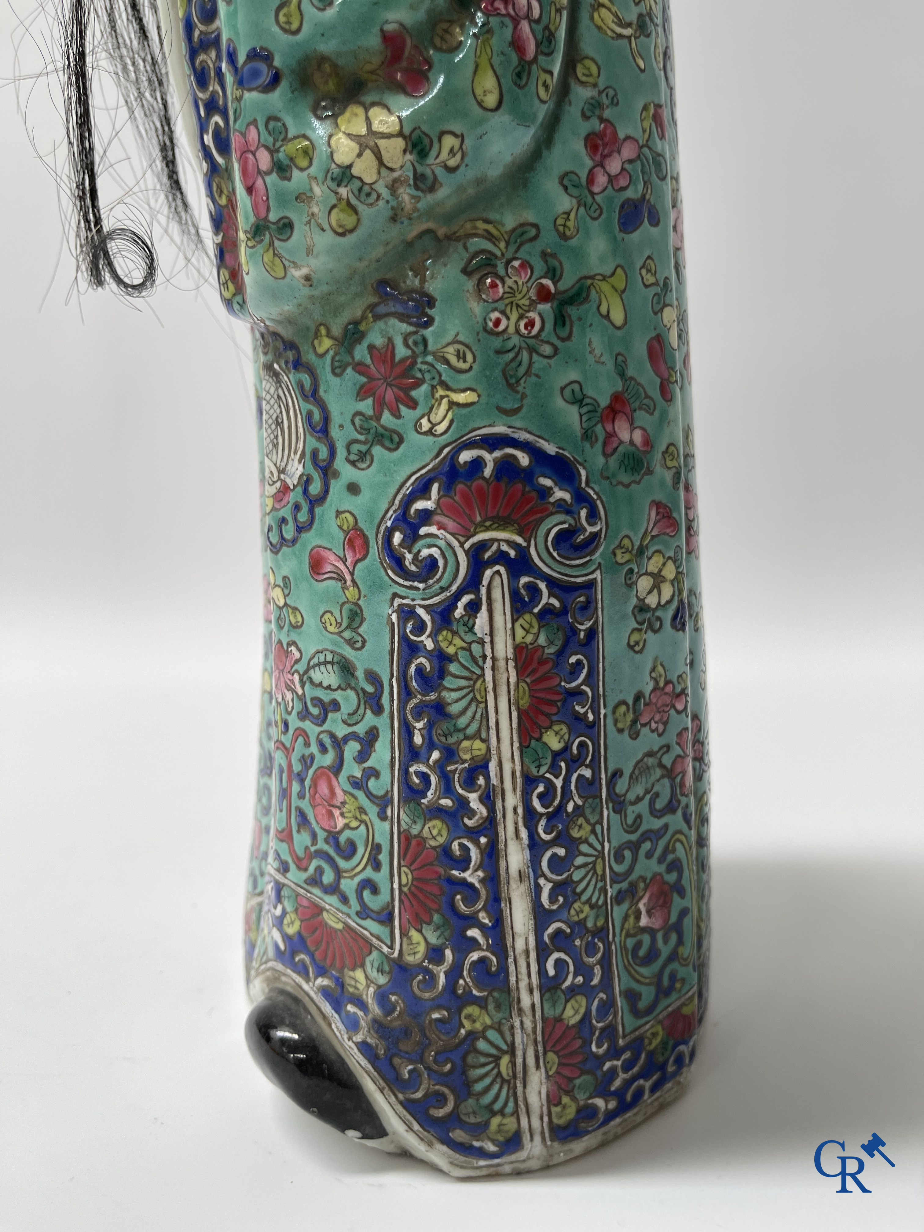 Art Asiatique, porcelaine chinoise. 3 figures d'immortels en porcelaine famille rose. 19ème siècle.