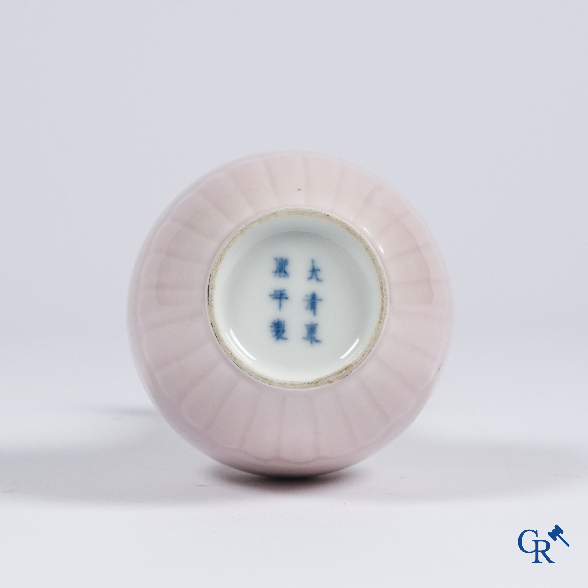 Asian Art, Chinese porcelain, a fine monochrome glazed Chinese vase. Kangxi mark. 19th century.