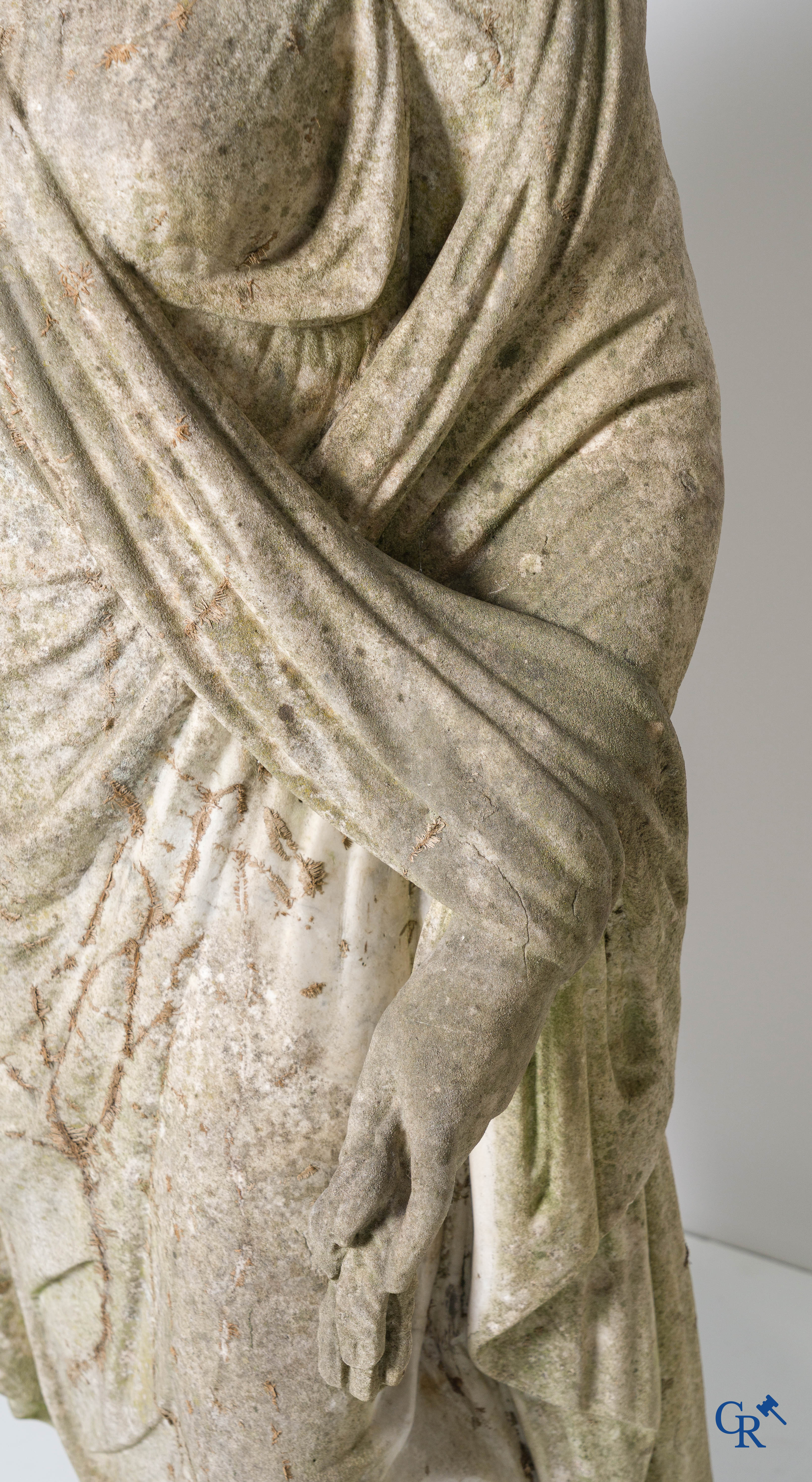 2 Imposing sculptures in carved marble. The Roman goddess Cerès and the Greek god Asklepios. Circa 1700-1750.