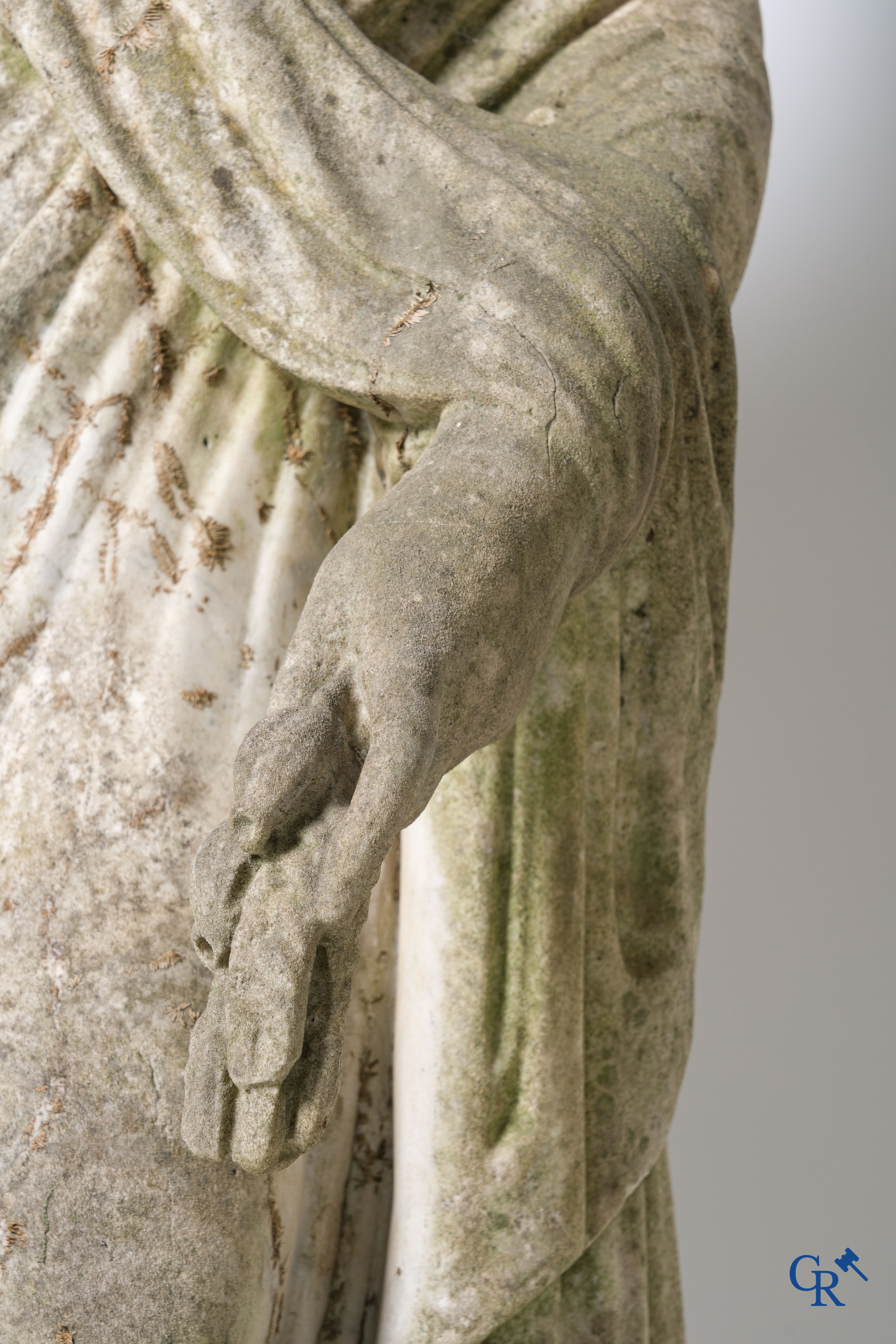 2 Imposing sculptures in carved marble. The Roman goddess Cerès and the Greek god Asklepios. Circa 1700-1750.