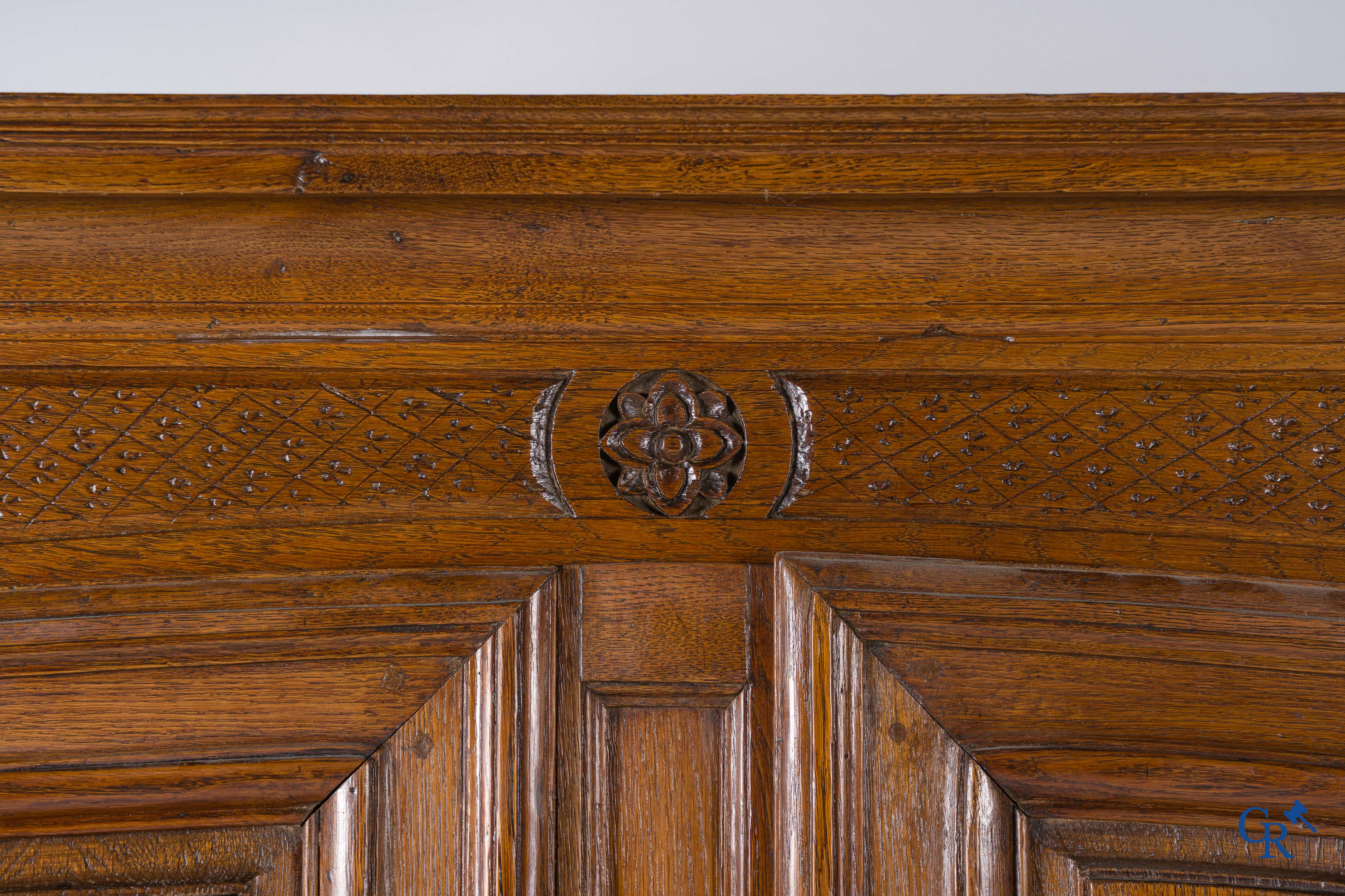 Oak deux-corps furniture with beautiful patina. 18th century.