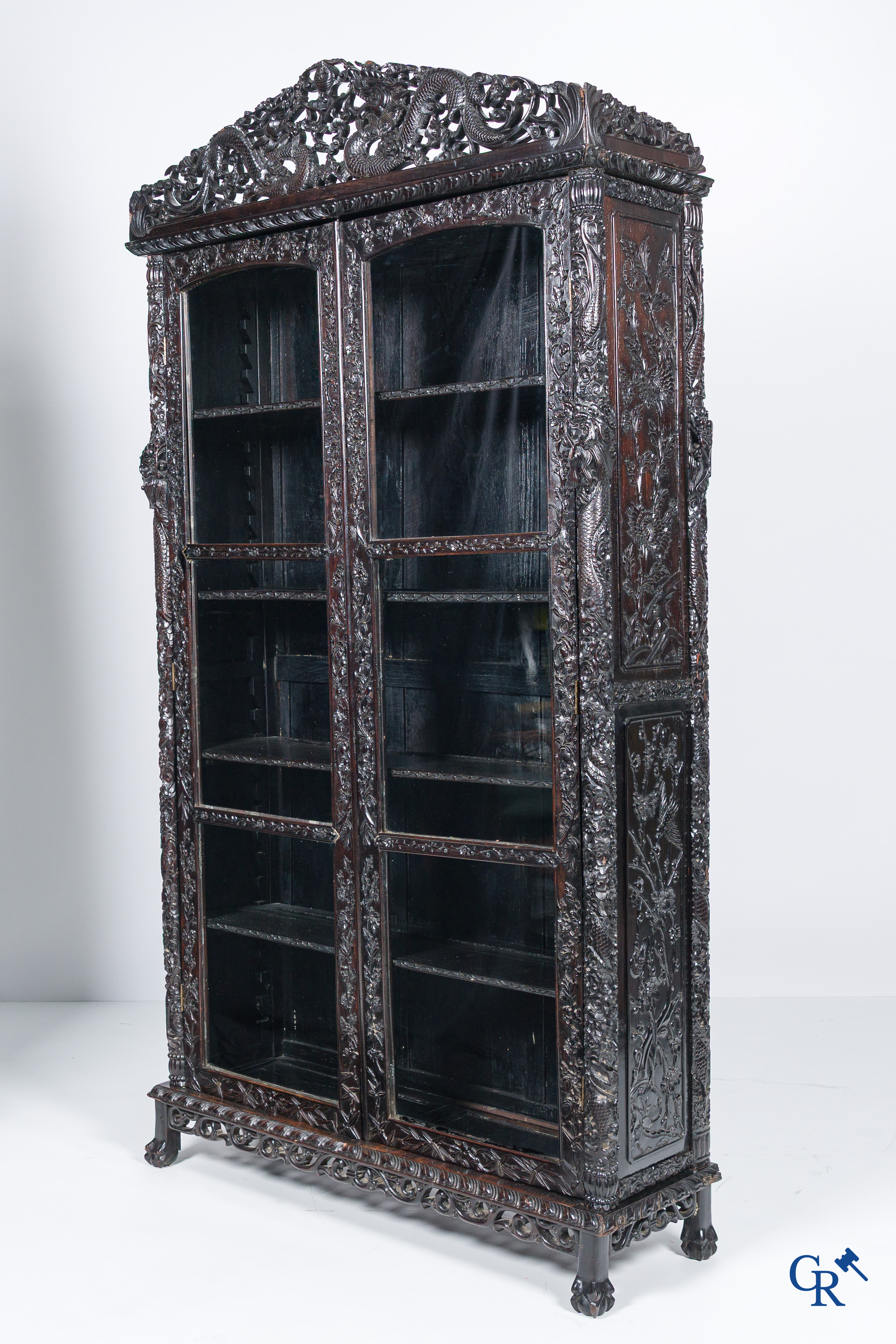 Asian Art, a 2-door display cabinet in finely carved Chinese hardwood. 19th century.