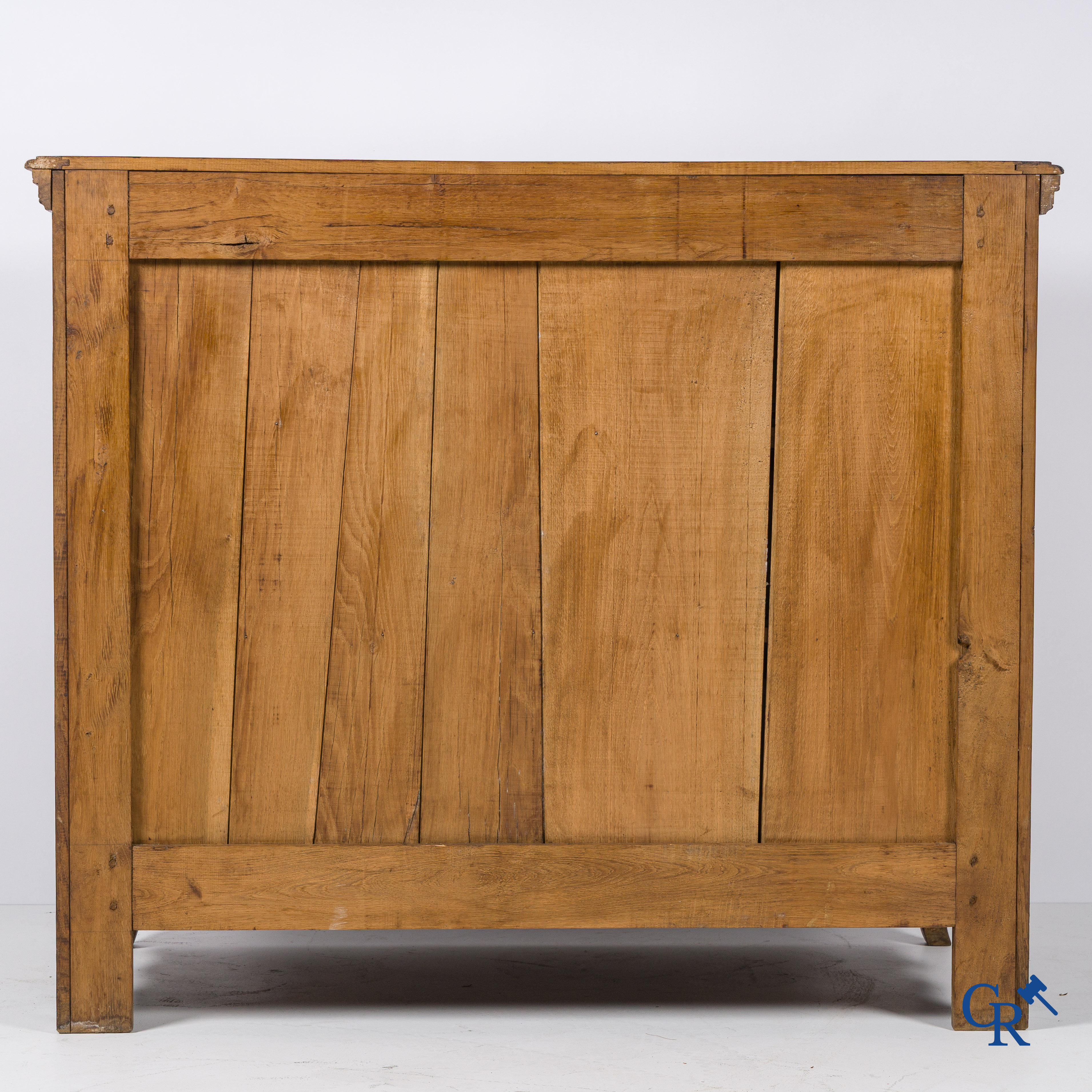 An early 19th century decorative chest of drawers in oak with 3 drawers and a secret in the bottom drawer.