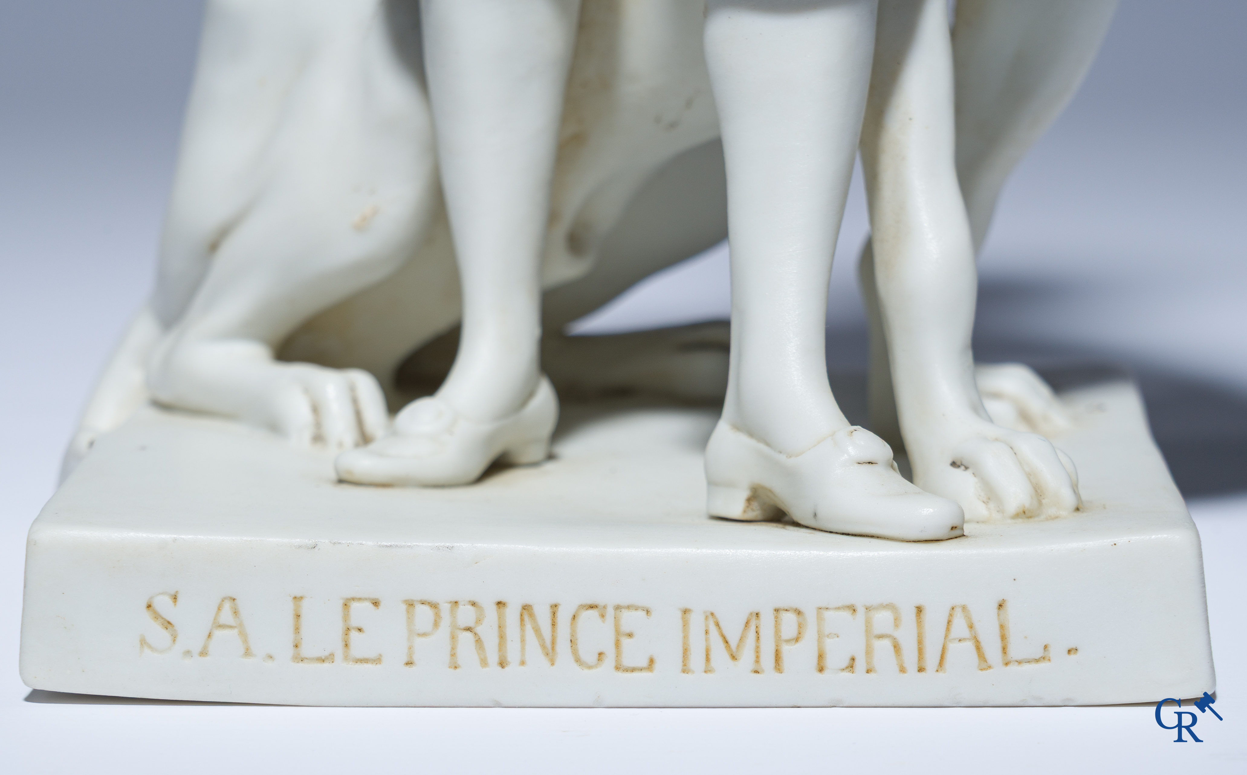 Jean-Baptiste Carpeaux (1827-1875) S.A. Le Prince impérial et le chien Néro, in Sèvres biscuit. Gesigneerd Carpeaux.